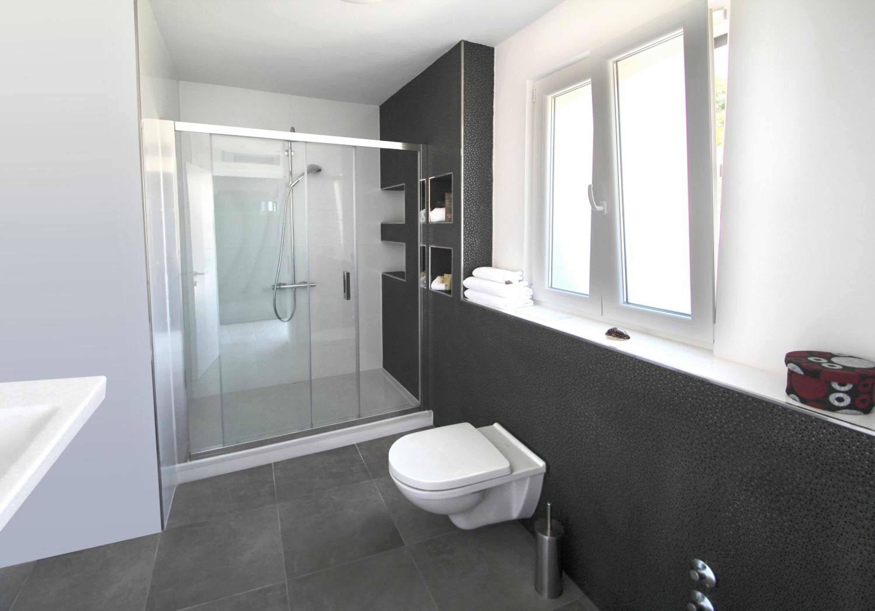Comfort Two-Bedroom Apartment with Terrace and Sea View photo 2