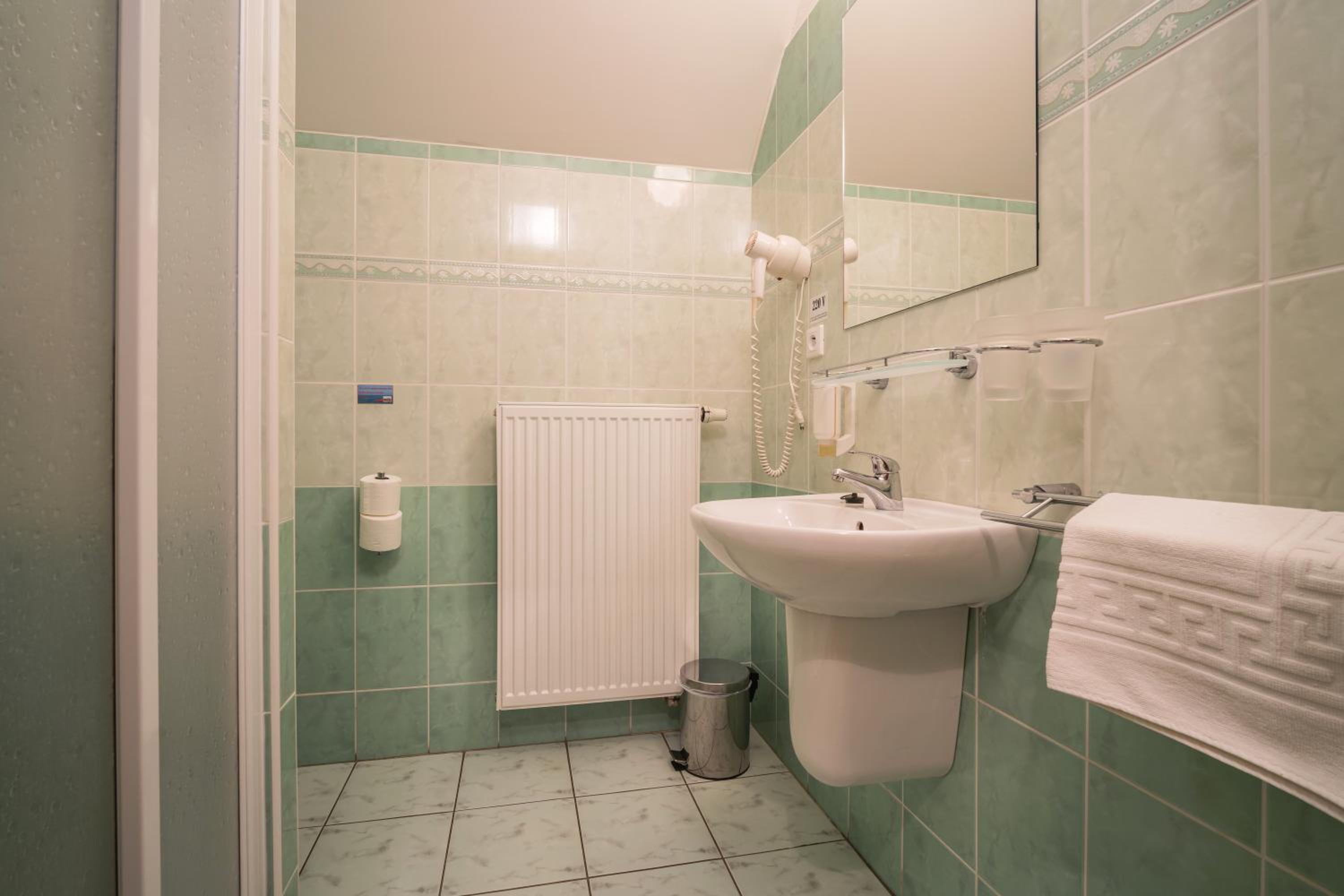 One-Bedroom Suite - Photo 3