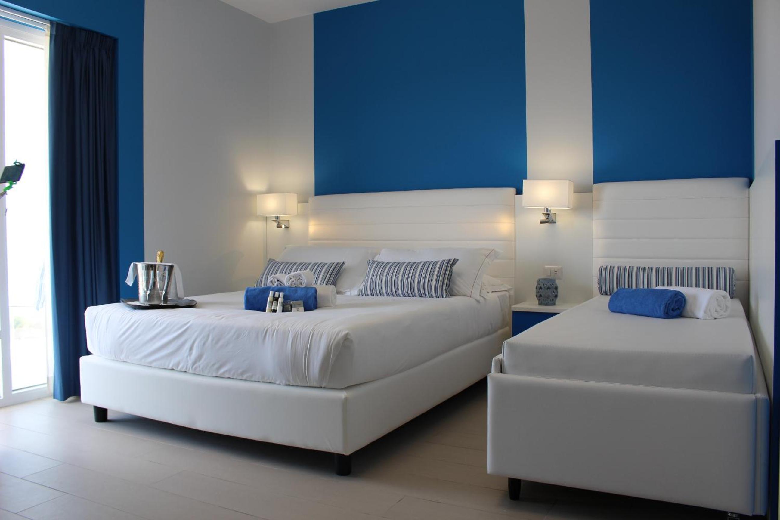 Deluxe Double Room with Balcony and Sea View - Photo 3