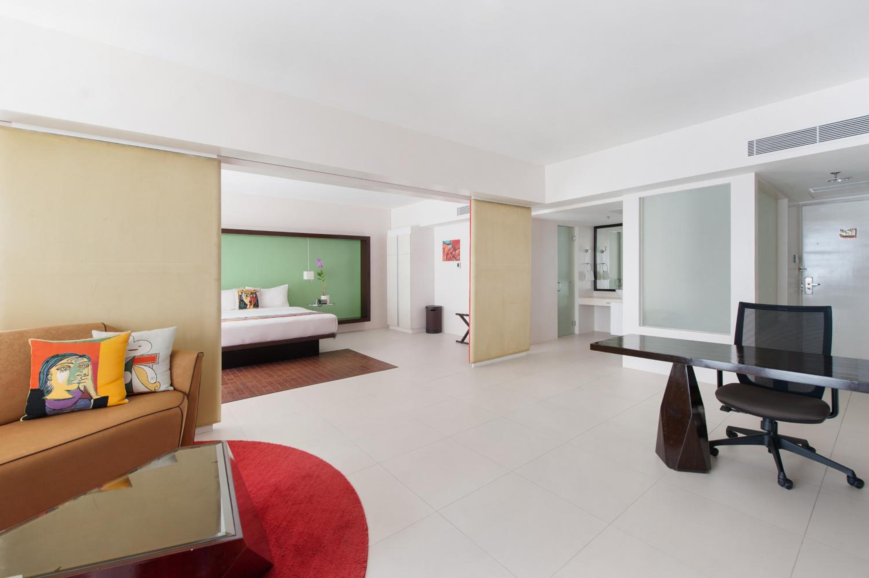 Barcelona Suite (With Bathtub) - Photo 5