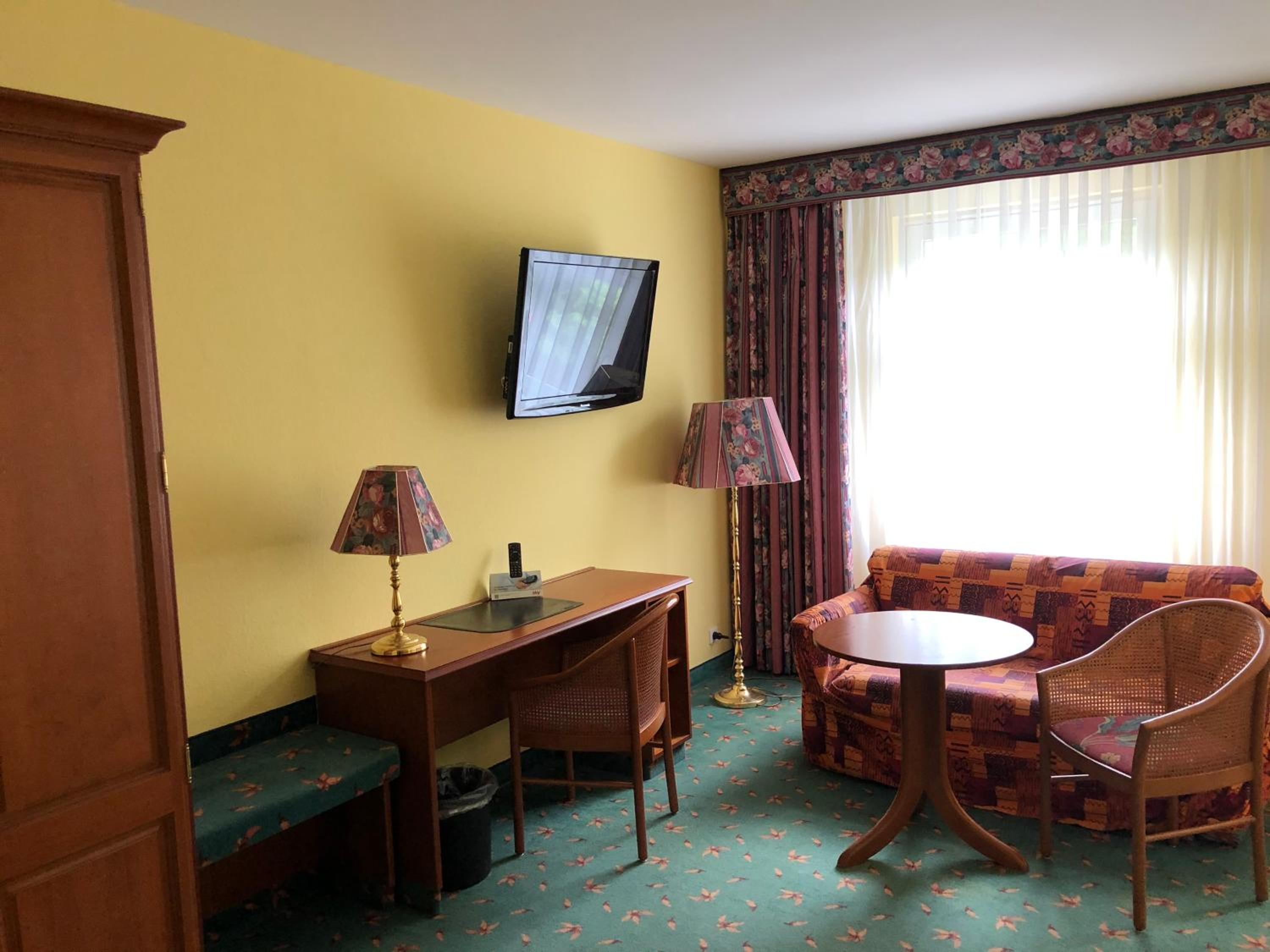 Standard Family Room - Photo 2