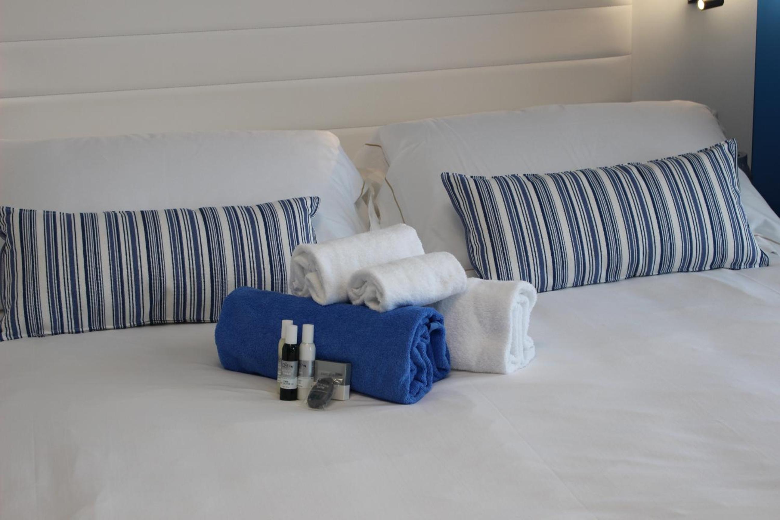Deluxe Double Room with Balcony and Sea View - Photo 5