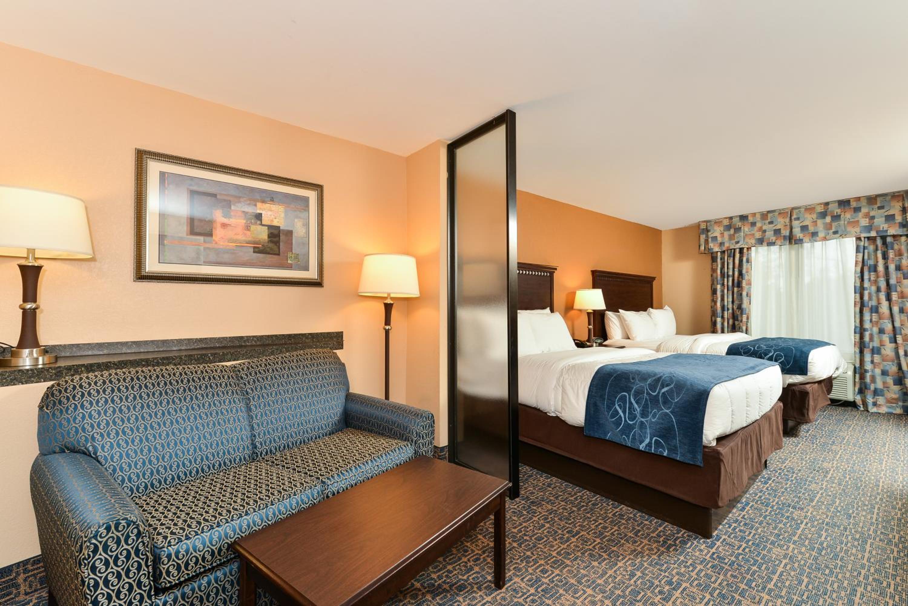 Queen Suite - Photo 10