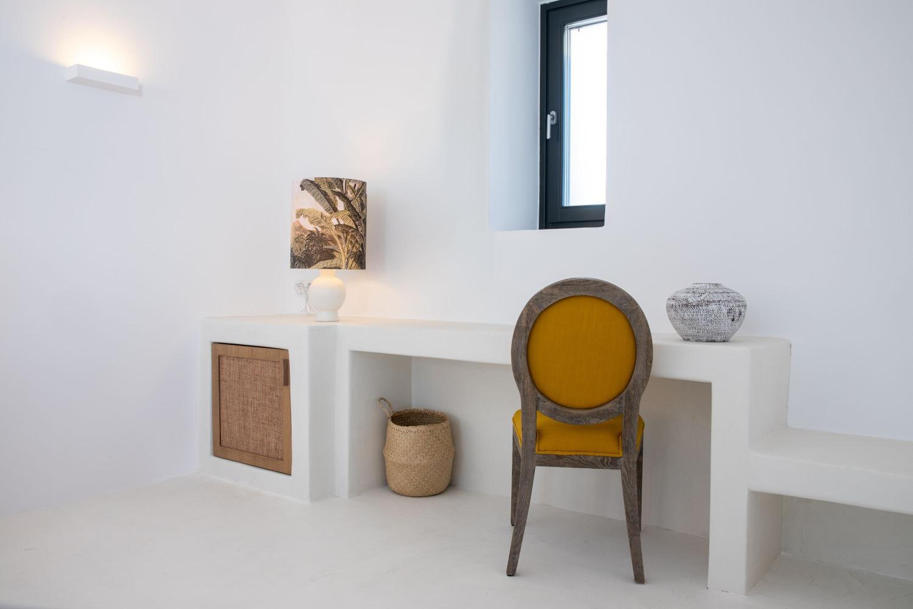 Executive Suite - Photo 9