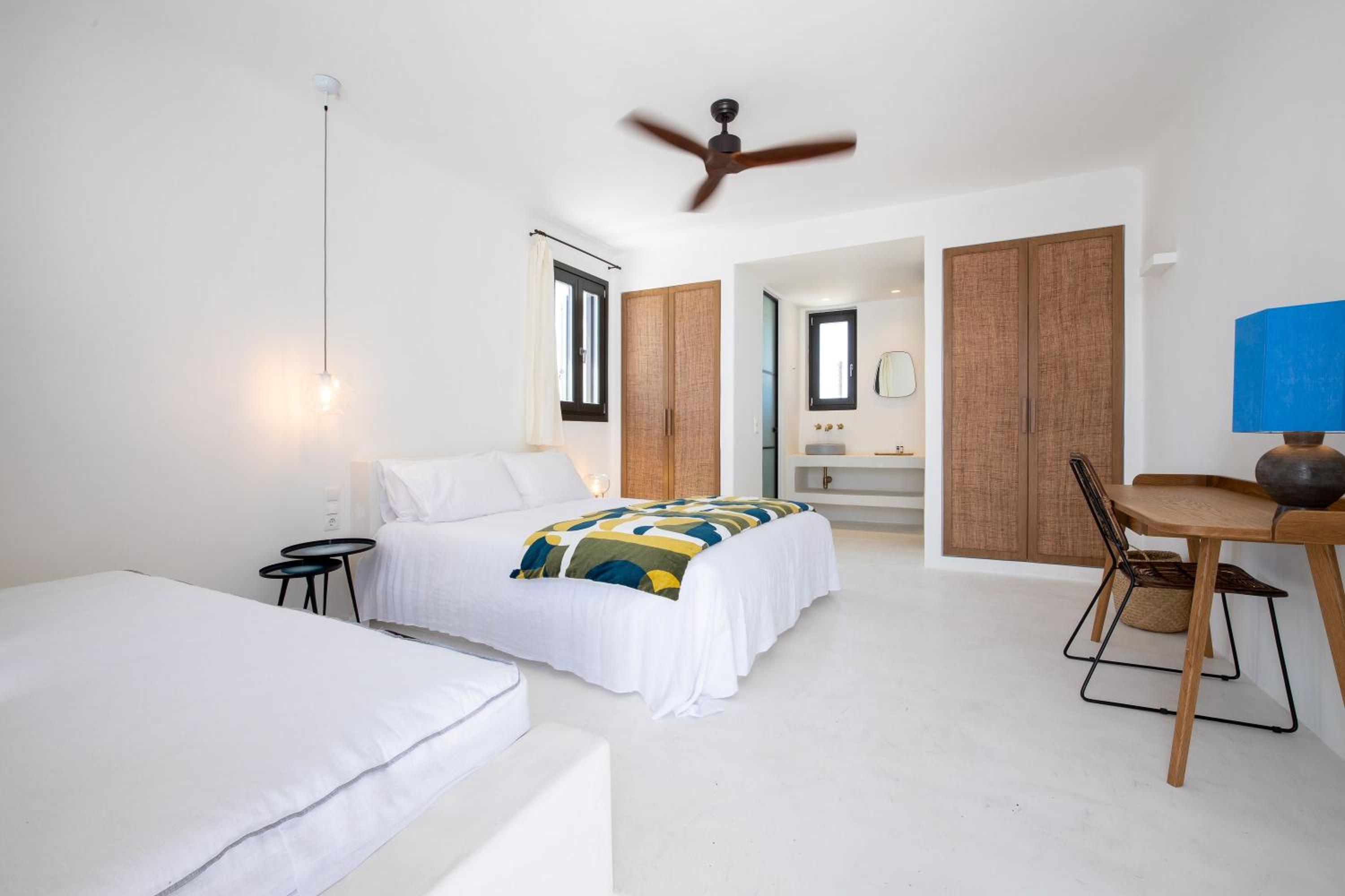 Executive Suite - Photo 4