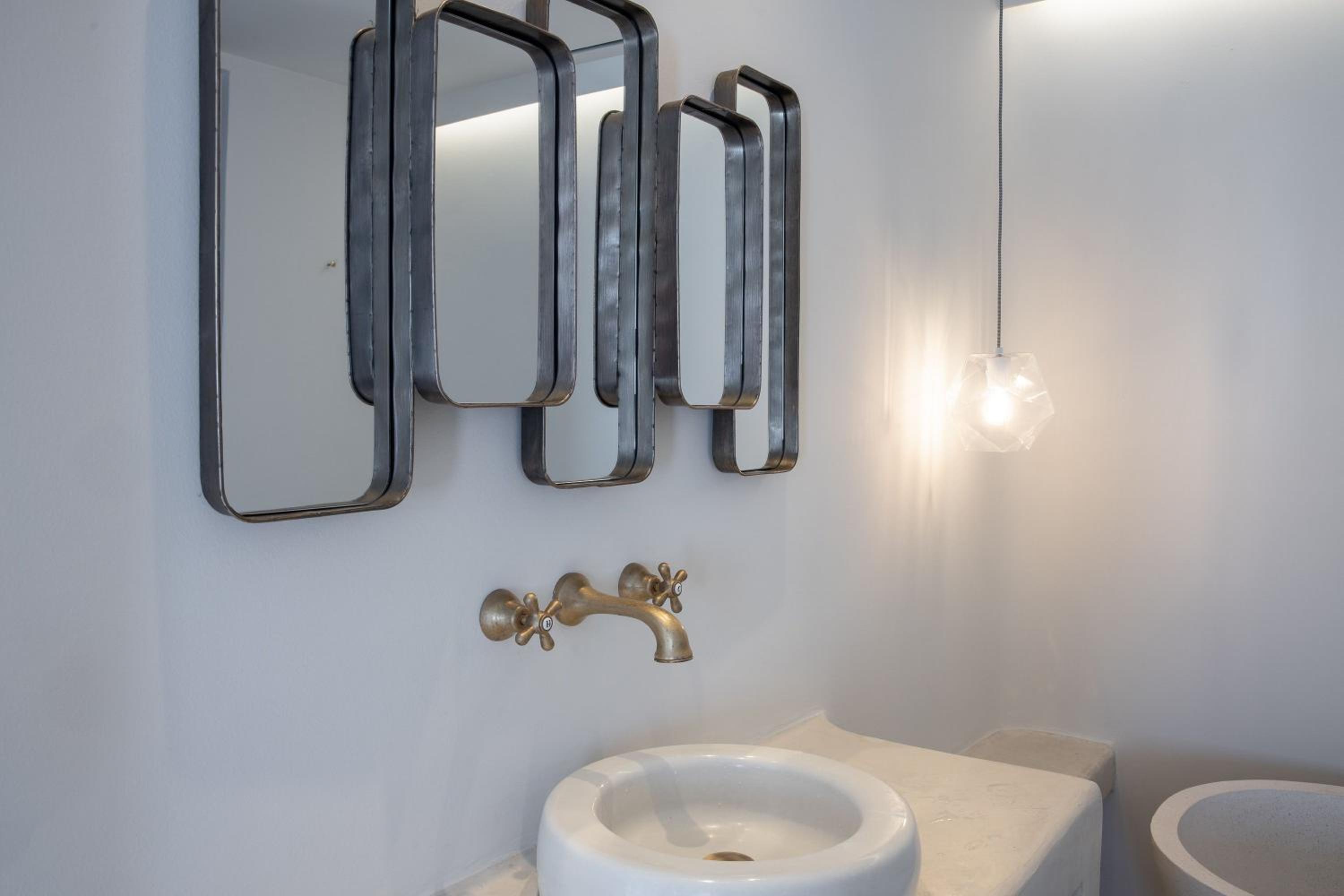 Deluxe Suite - Photo 2