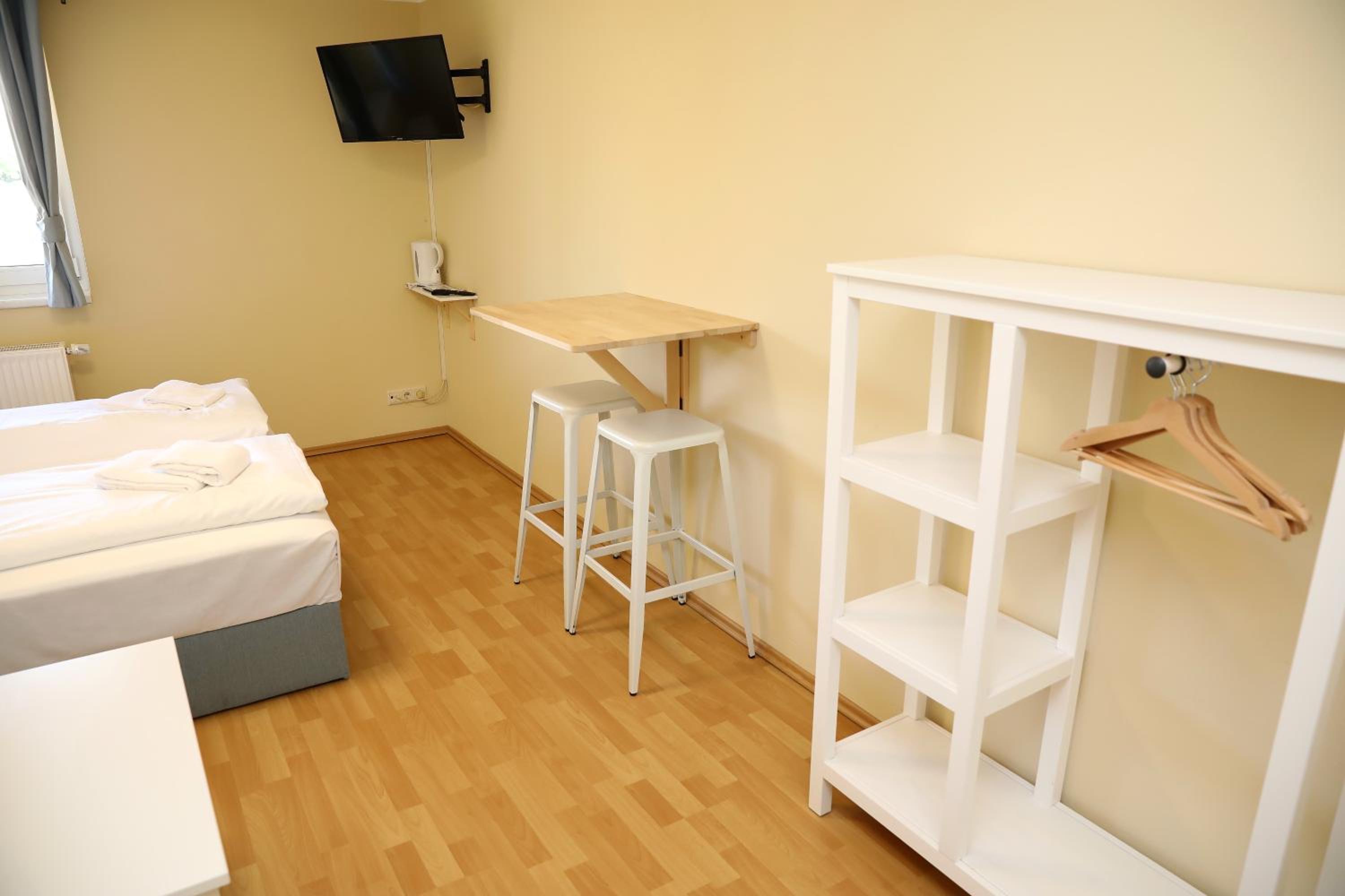 Budget Double Room - Photo 2