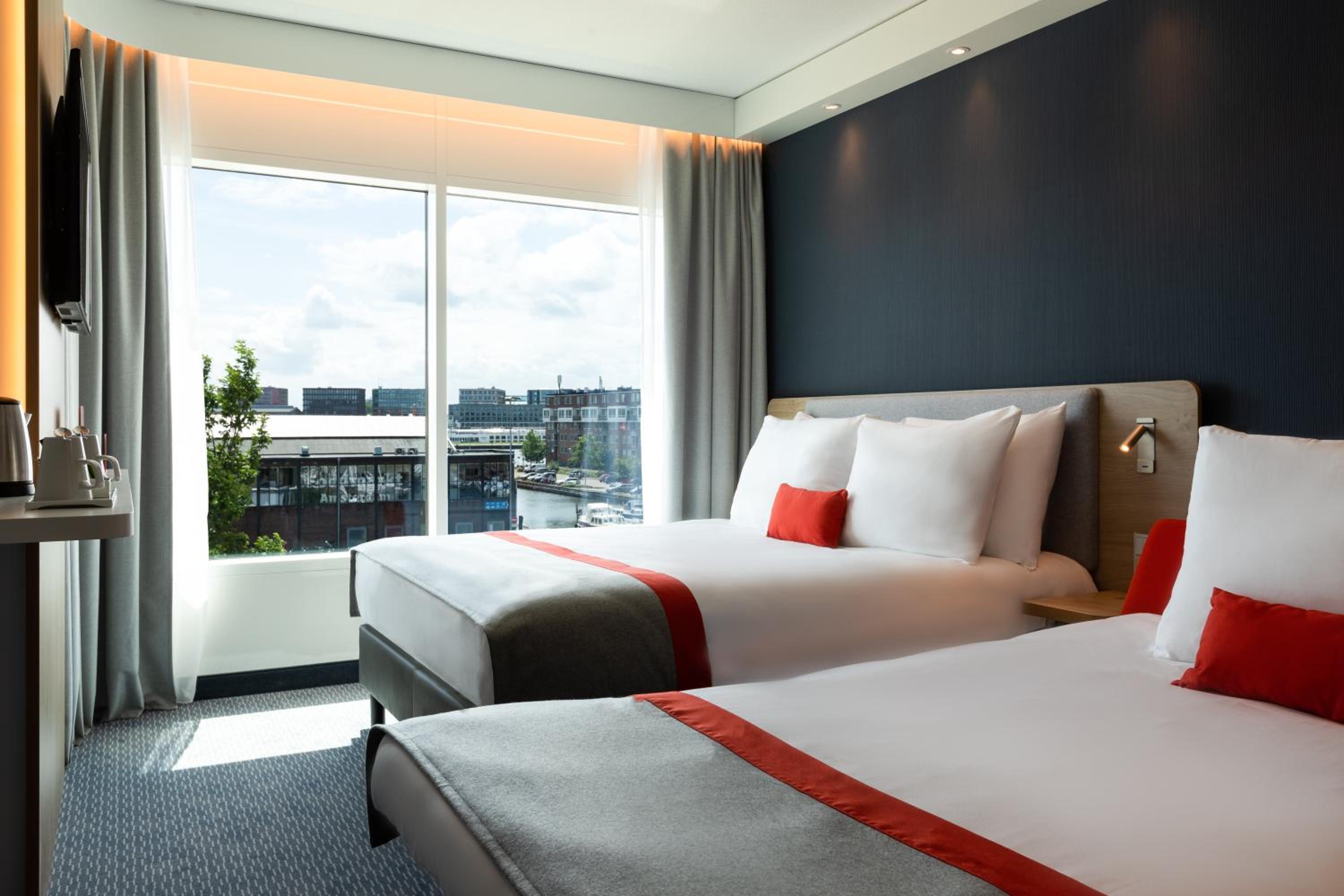 Standard Queen Room with Single Sofa Bed - Free Breakfast - Photo 1