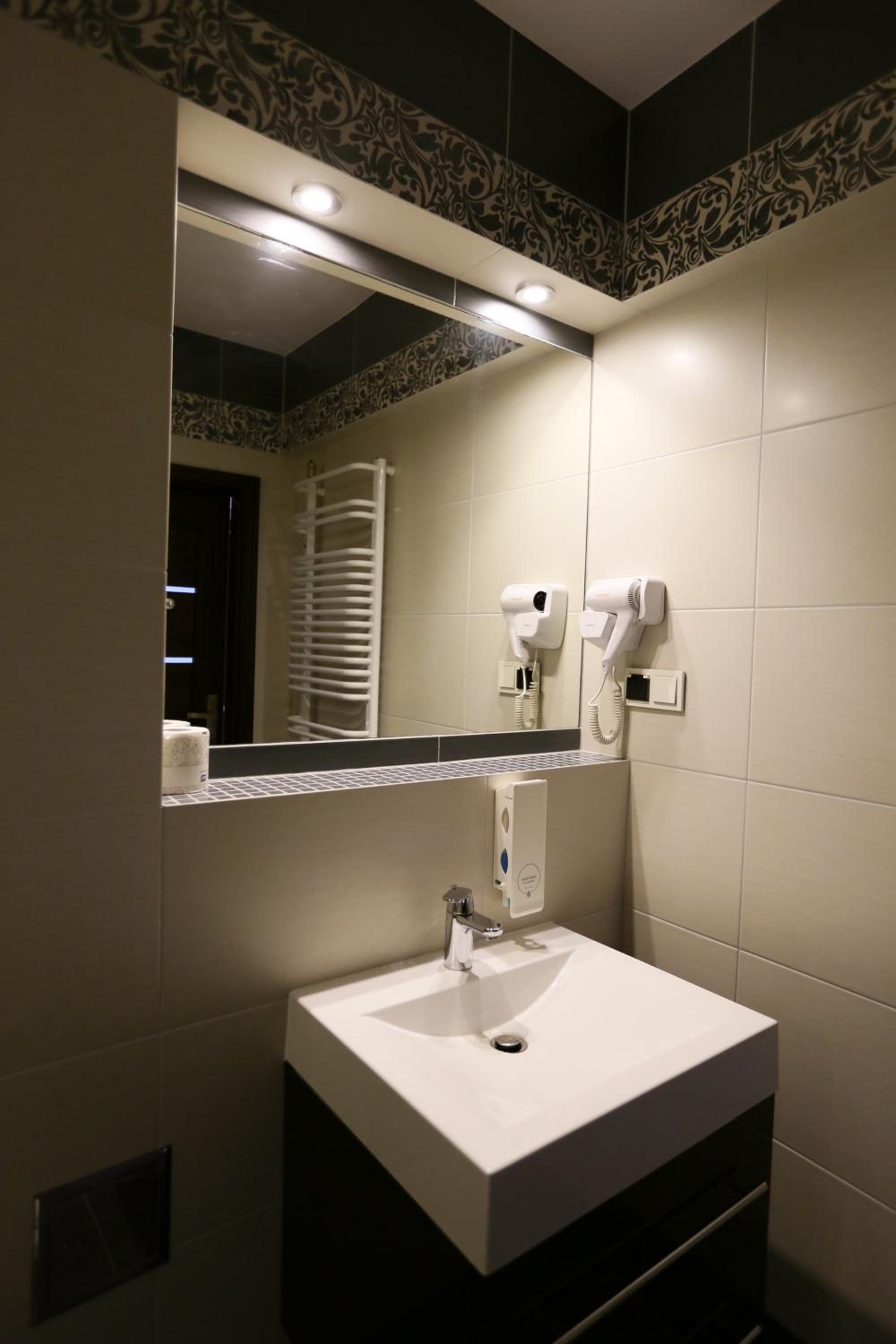 Deluxe Suite - Photo 3