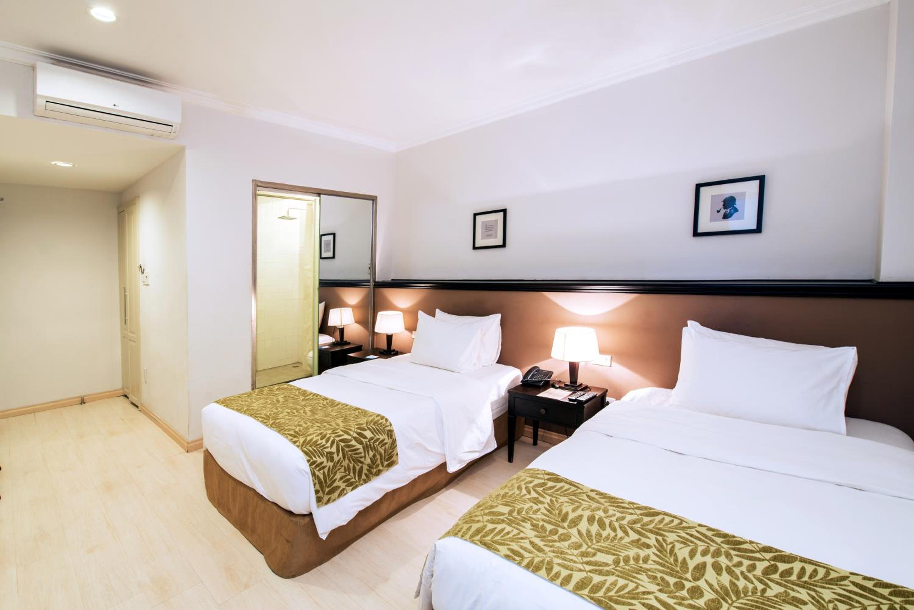 Twin Room (No View) photo 3