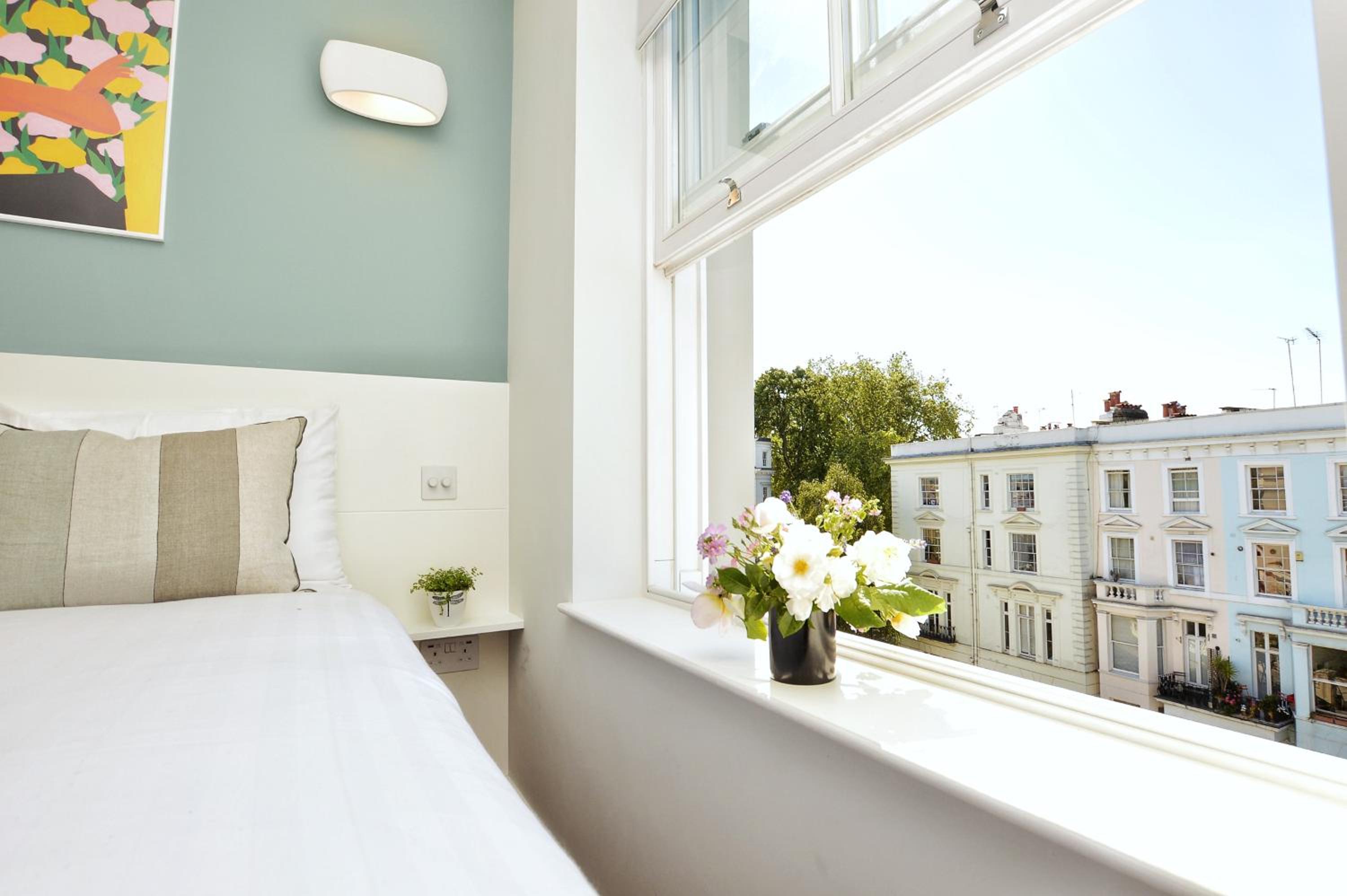 Top Floor One-Bedroom Apartment - Split Level photo 2