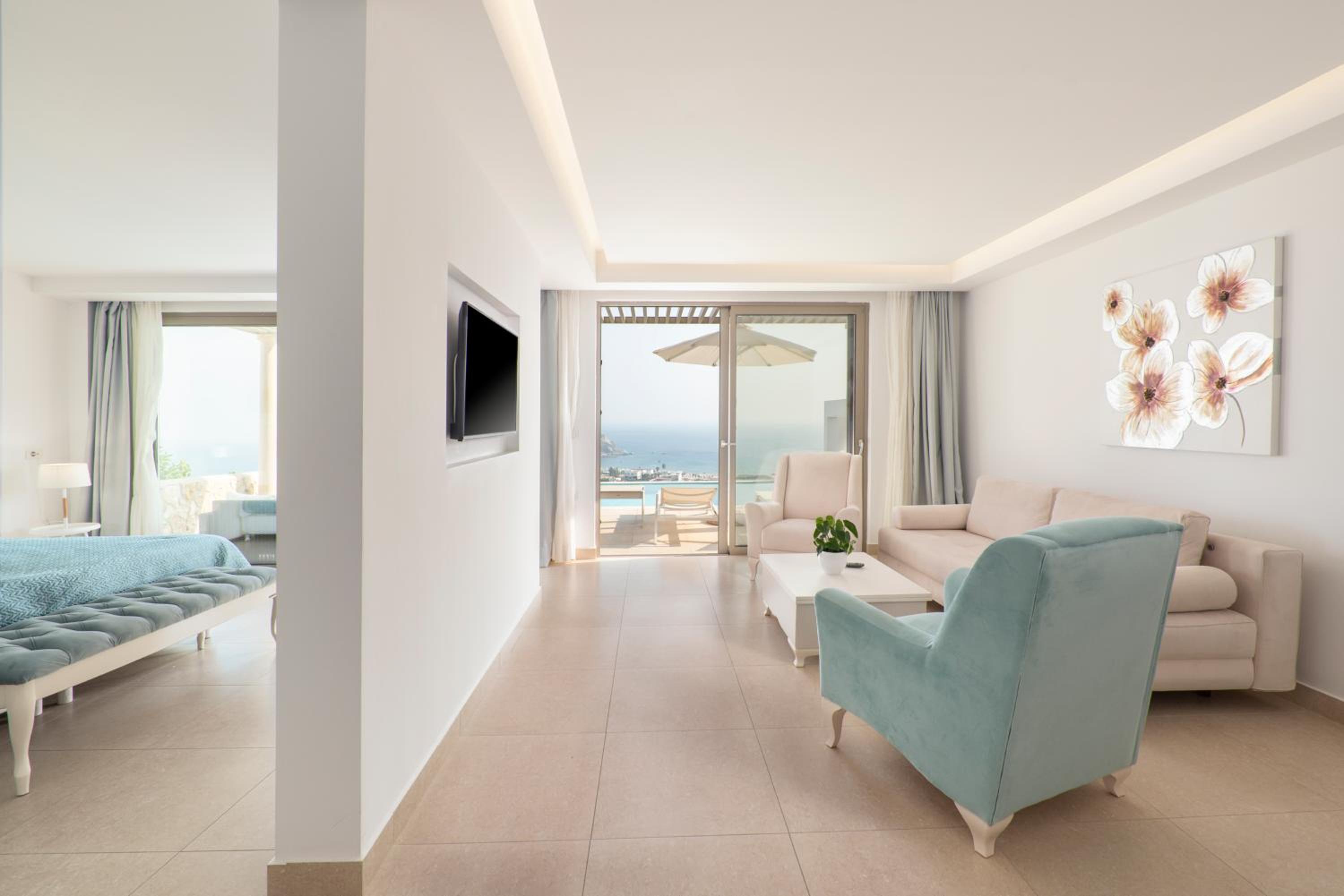 Suite With Private Pool and Sea View