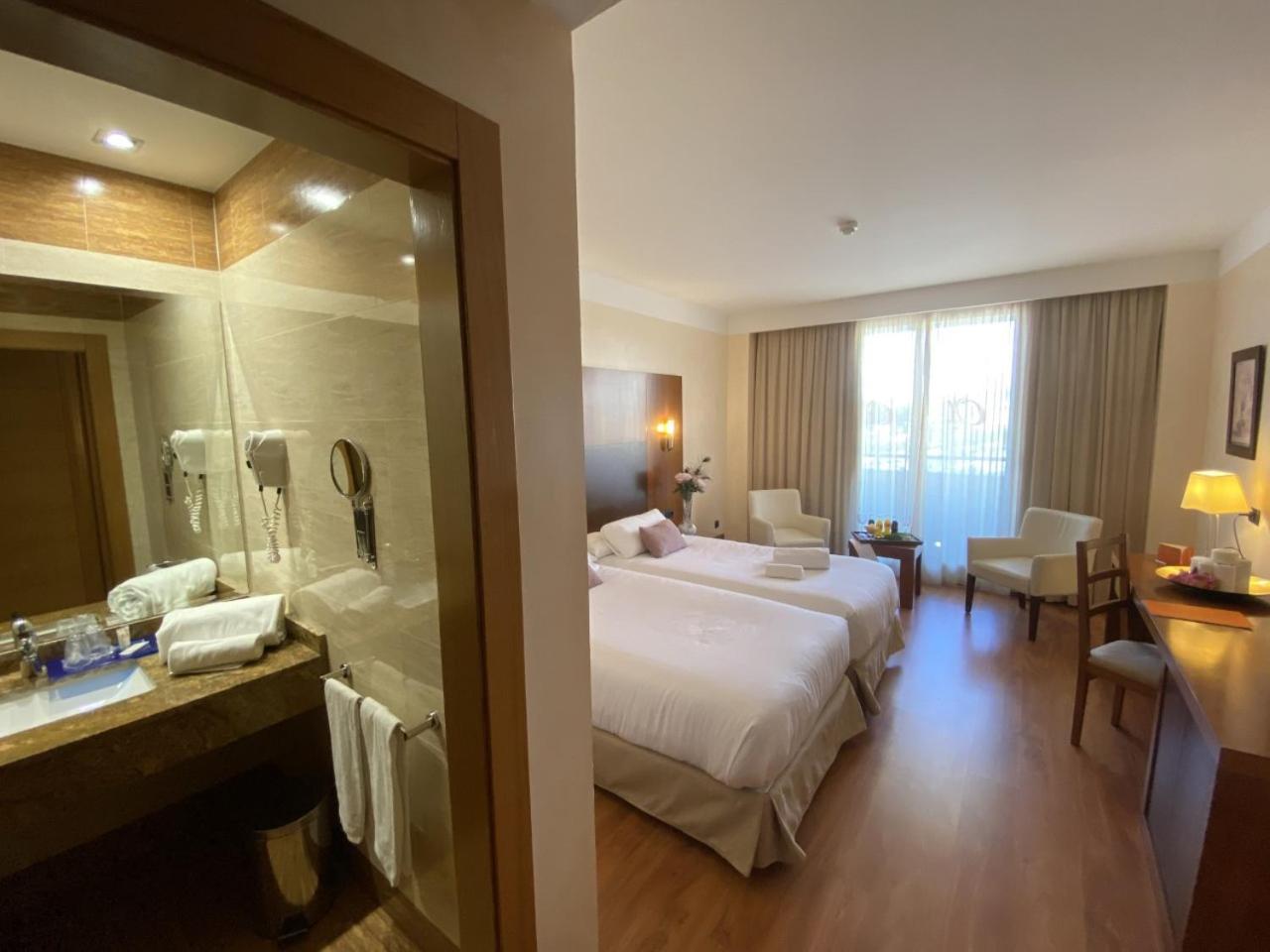 Double or Twin Room with Extra Bed - Photo 3