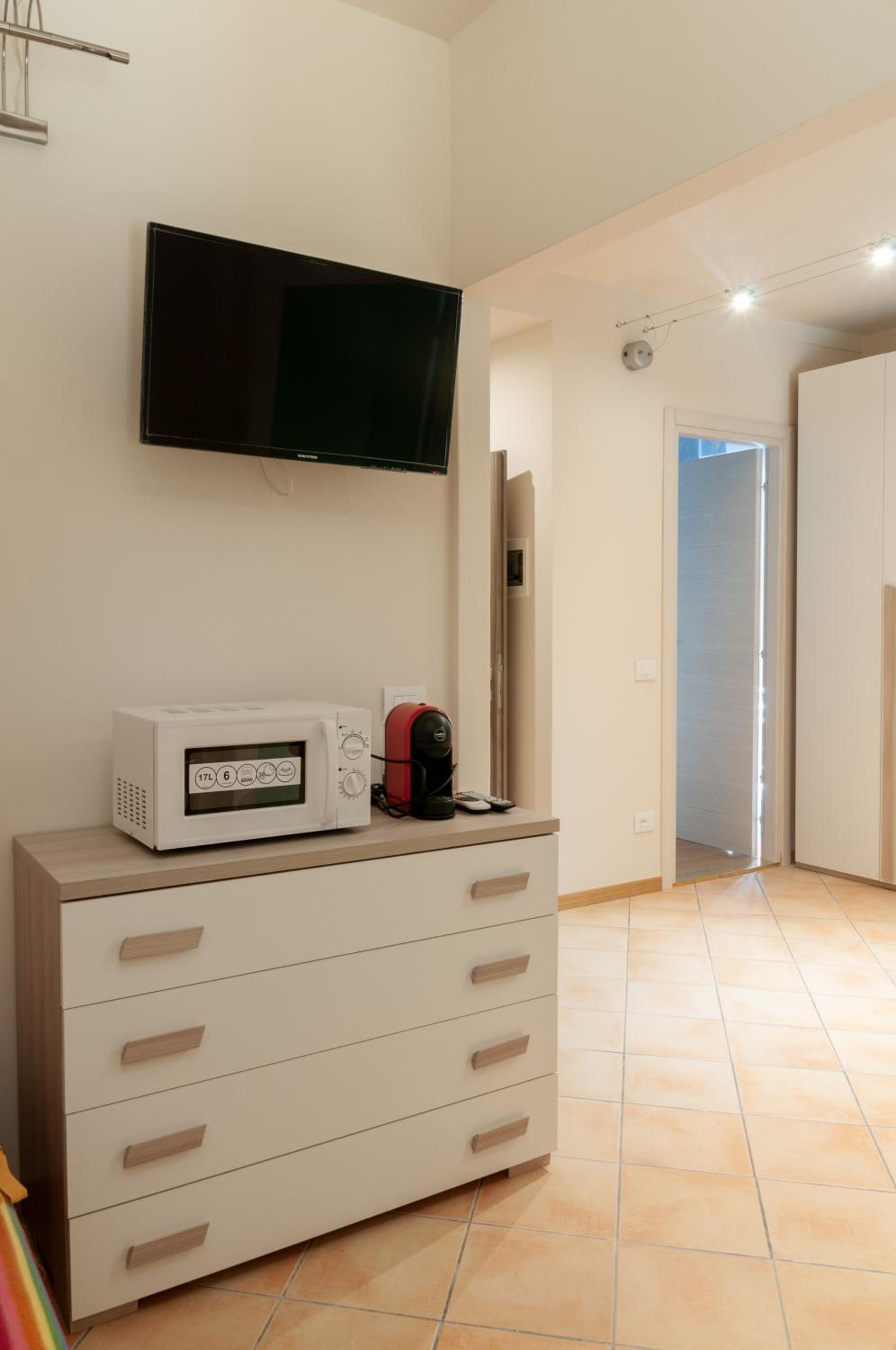 Family Room - Photo 2