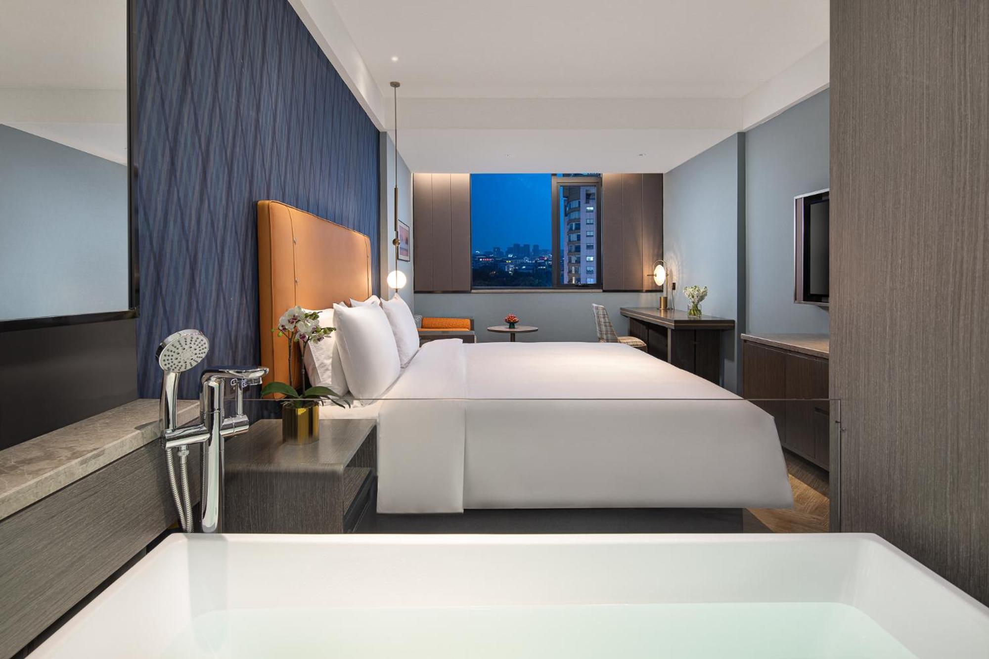 Deluxe Double Room with Bath