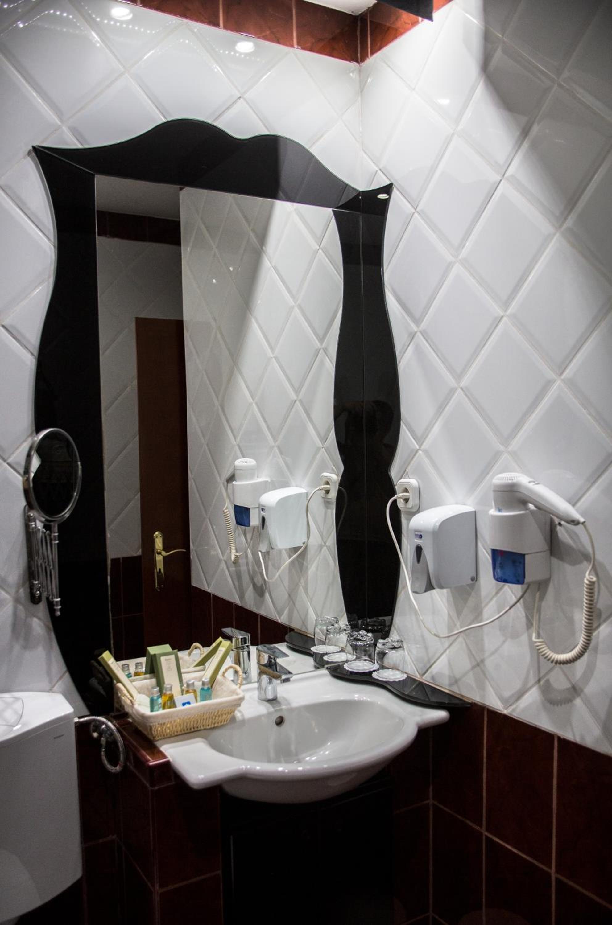 Double Room - Photo 6
