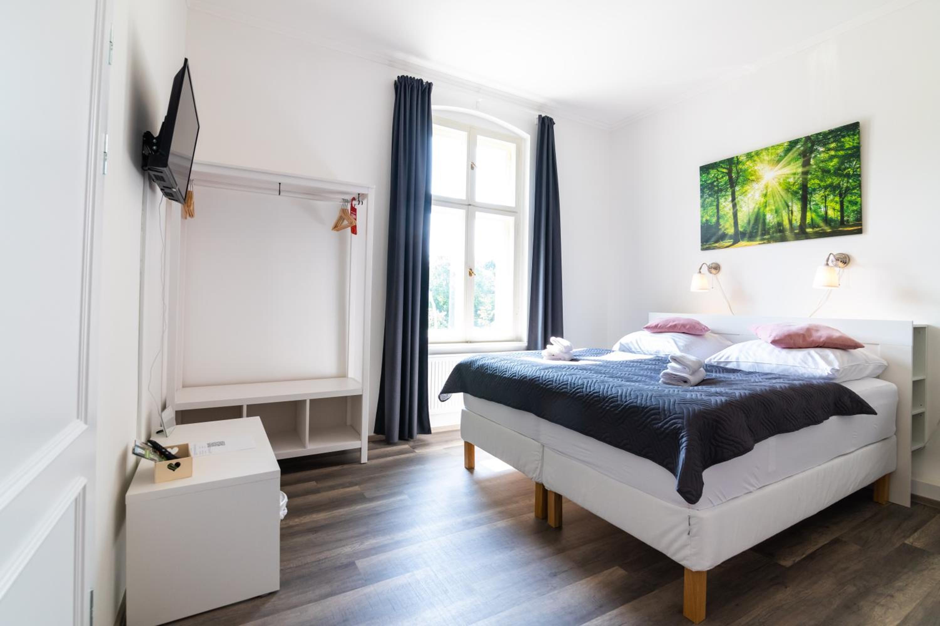 Deluxe Double or Twin Room - Photo 10