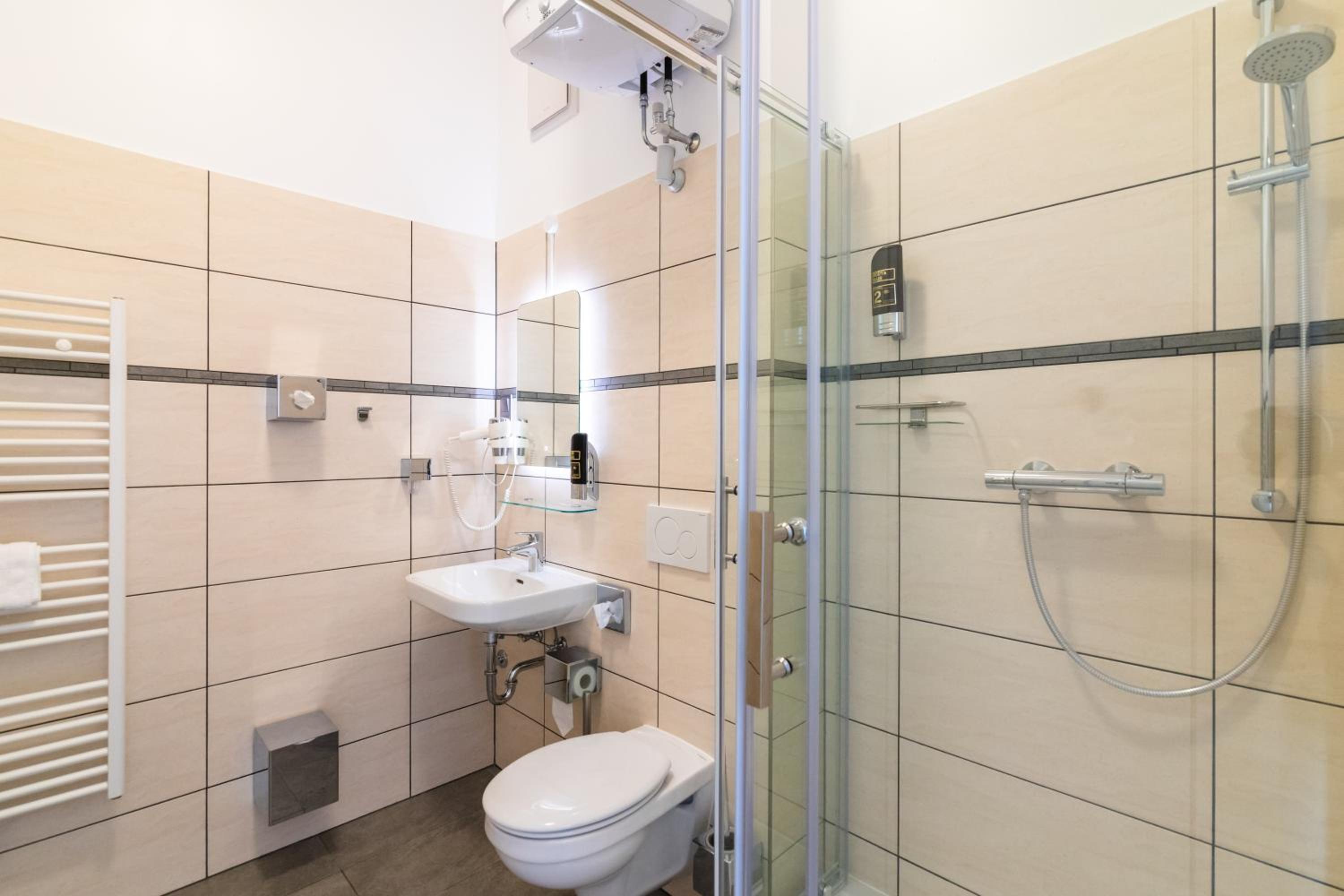 Deluxe Double or Twin Room - Photo 7