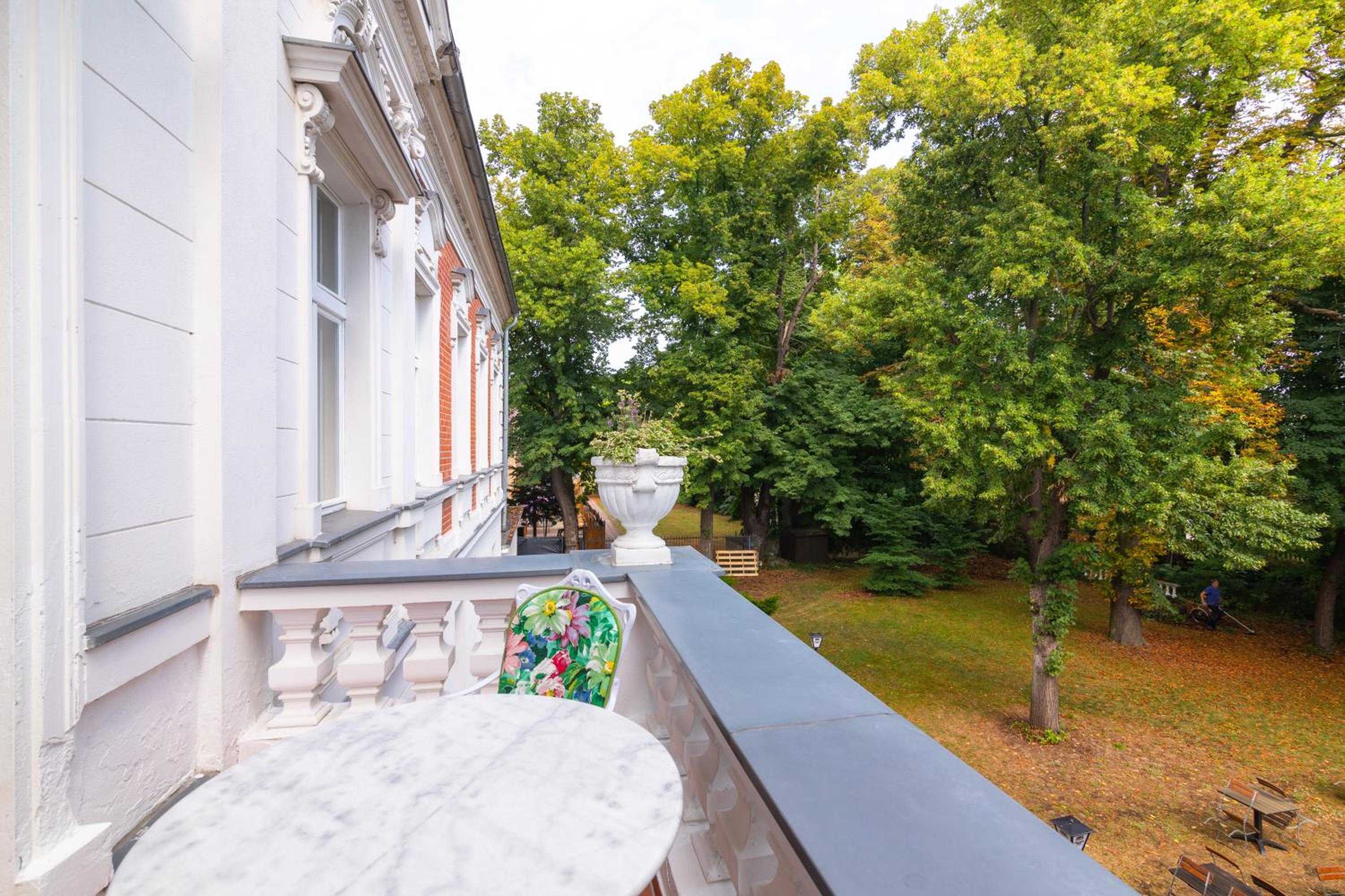 Deluxe Double Room with Balcony - Photo 21