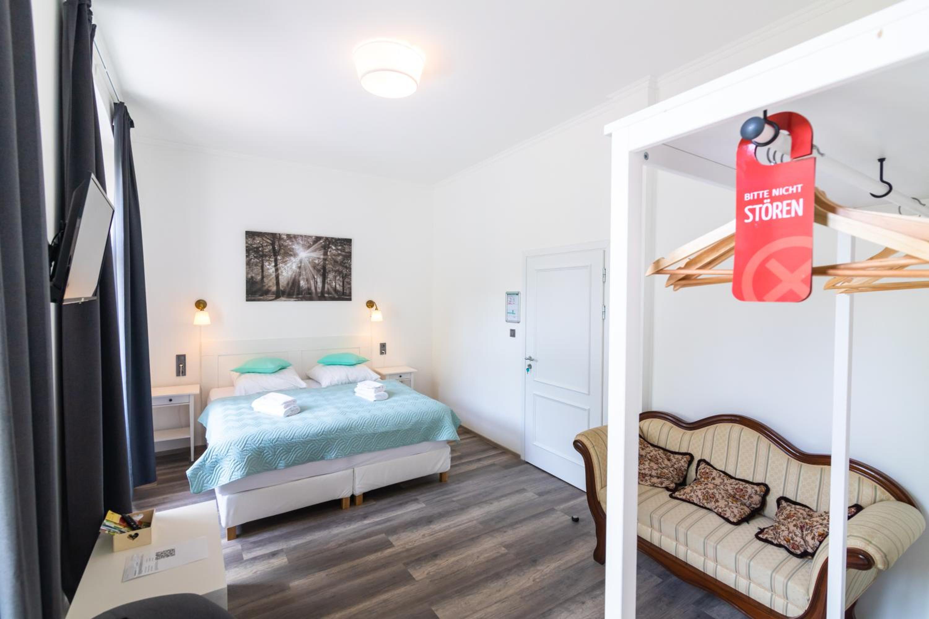 Deluxe Double Room with Balcony - Photo 23