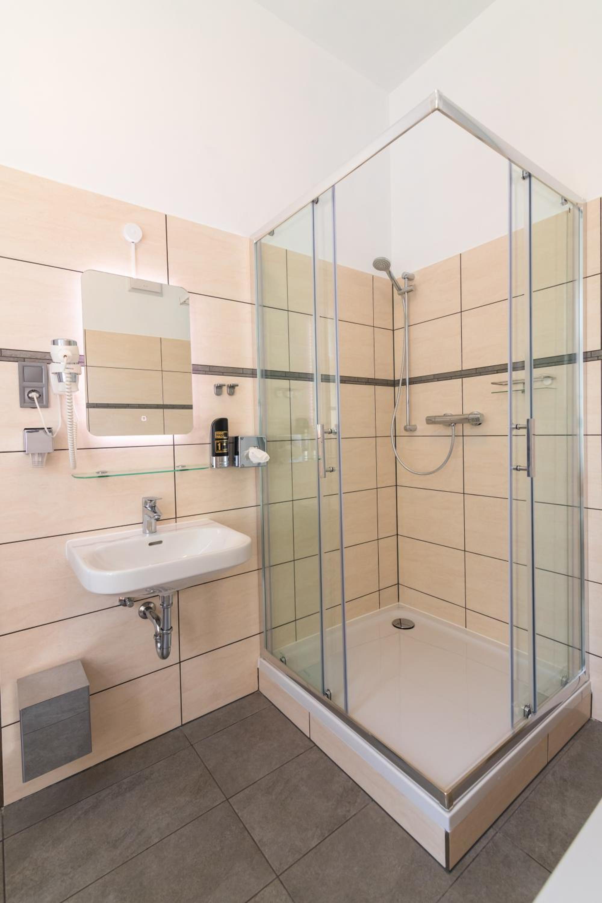 Deluxe Double or Twin Room - Photo 2