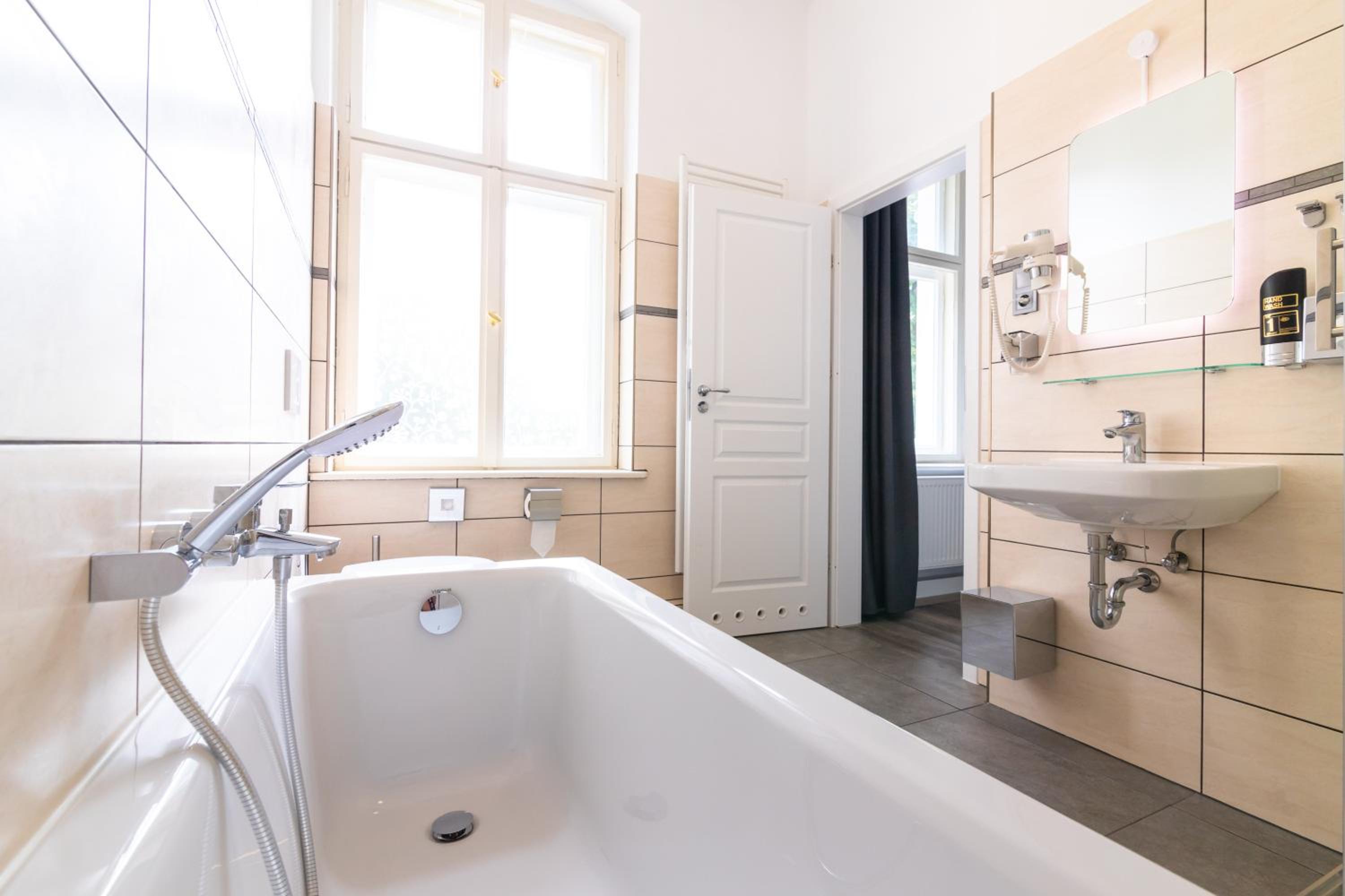 Deluxe Double Room with Balcony - Photo 24
