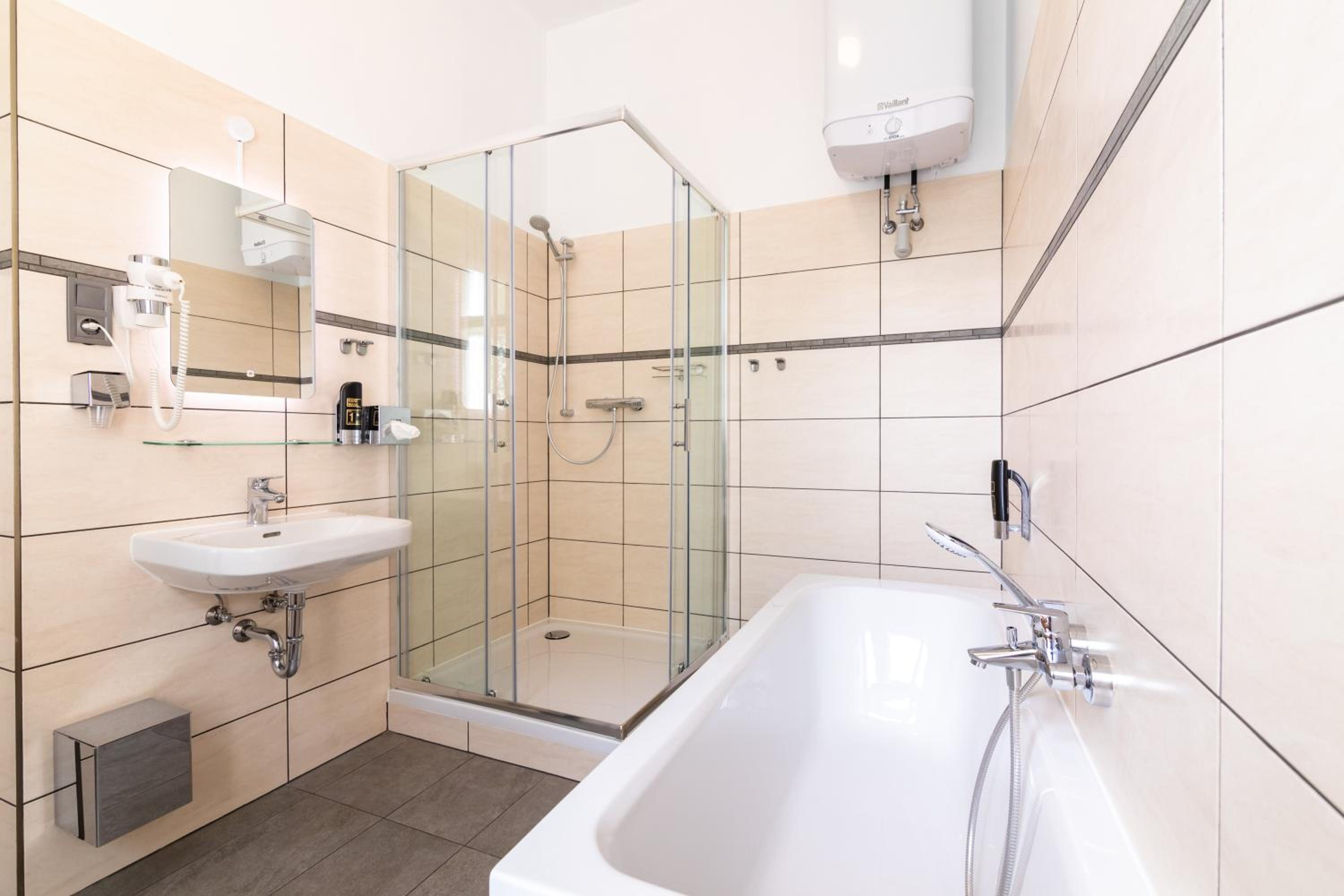 Deluxe Double Room with Balcony - Photo 12