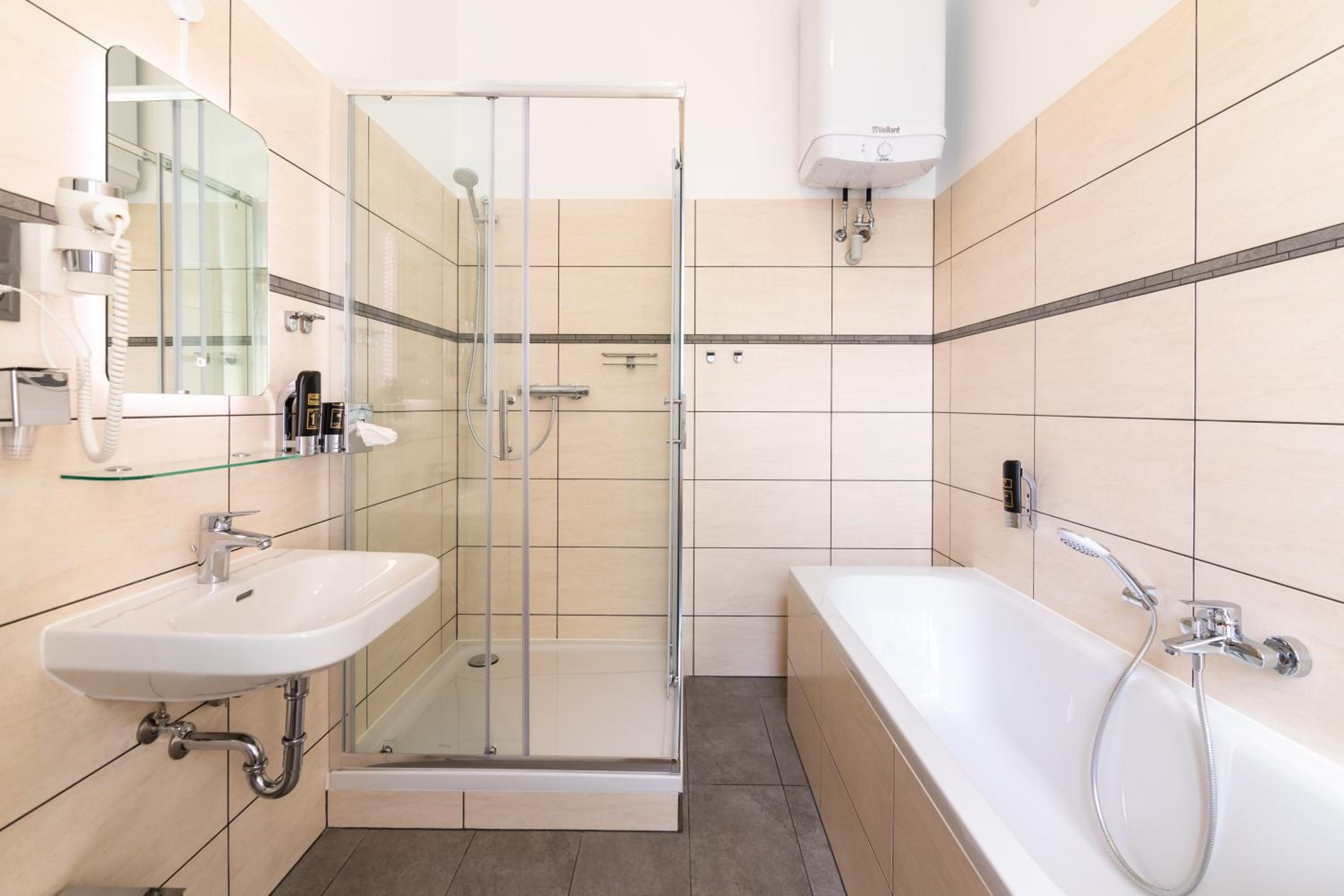 Deluxe Double Room with Balcony - Photo 13