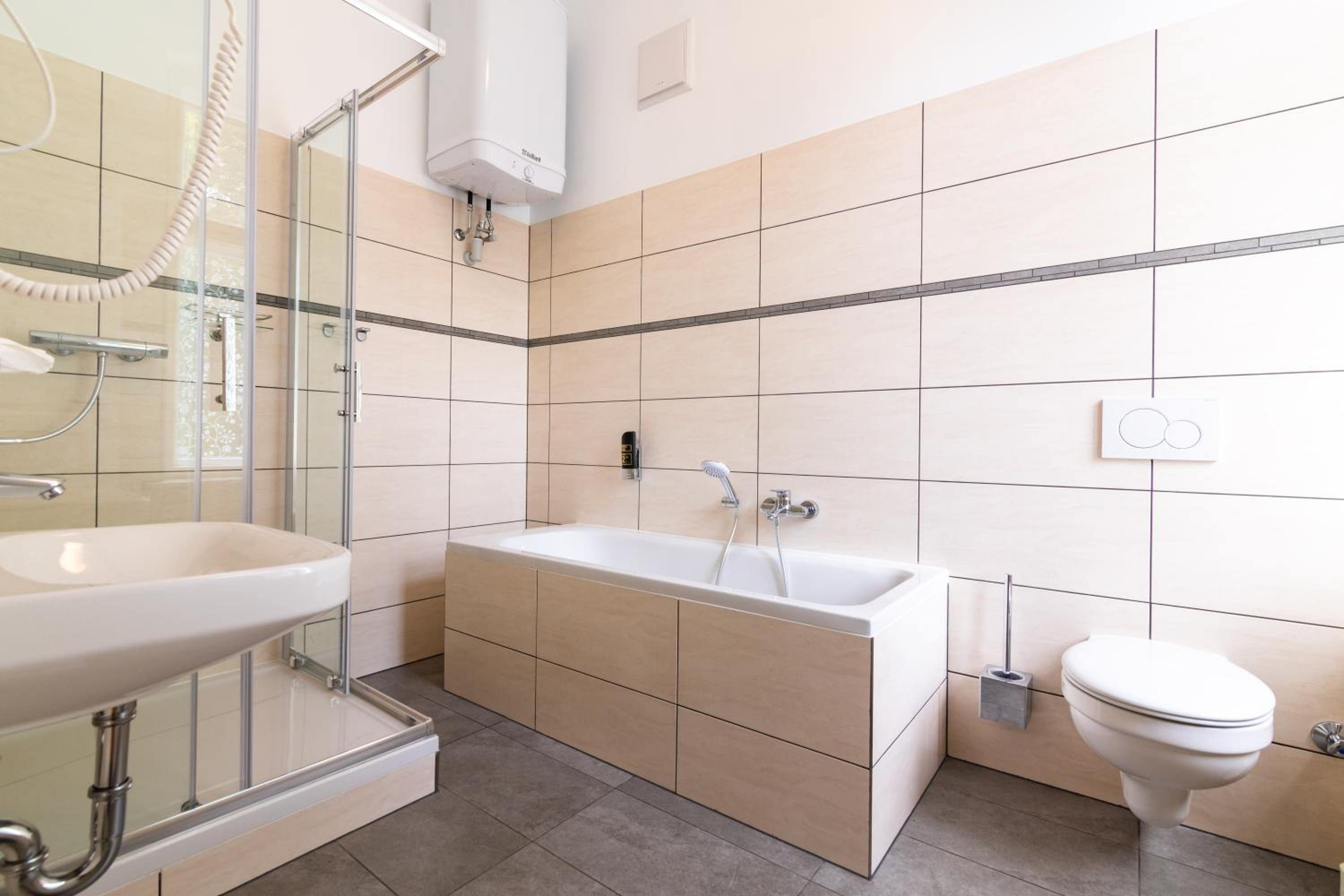 Deluxe Double Room with Balcony - Photo 14