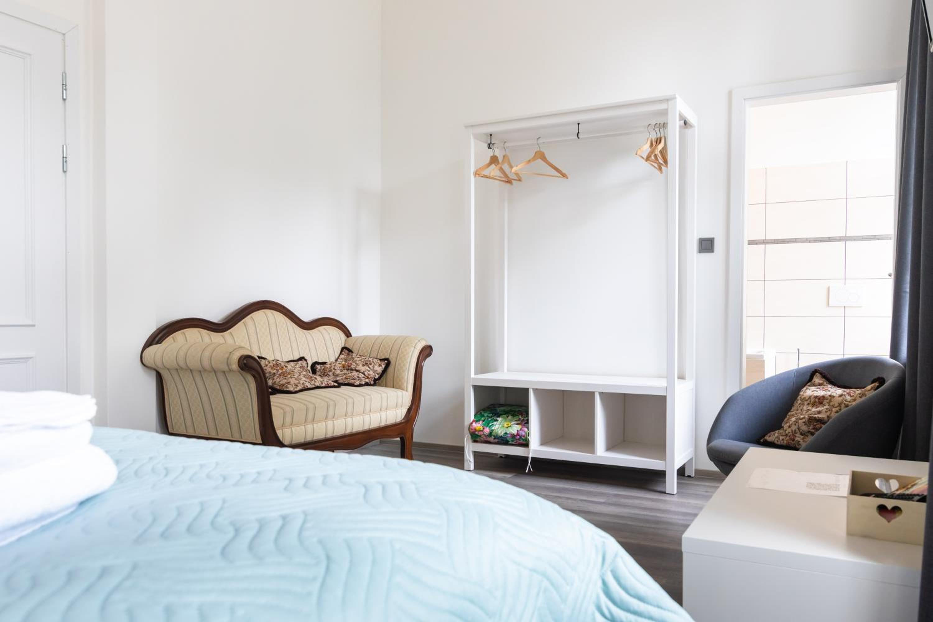 Deluxe Double Room with Balcony - Photo 18