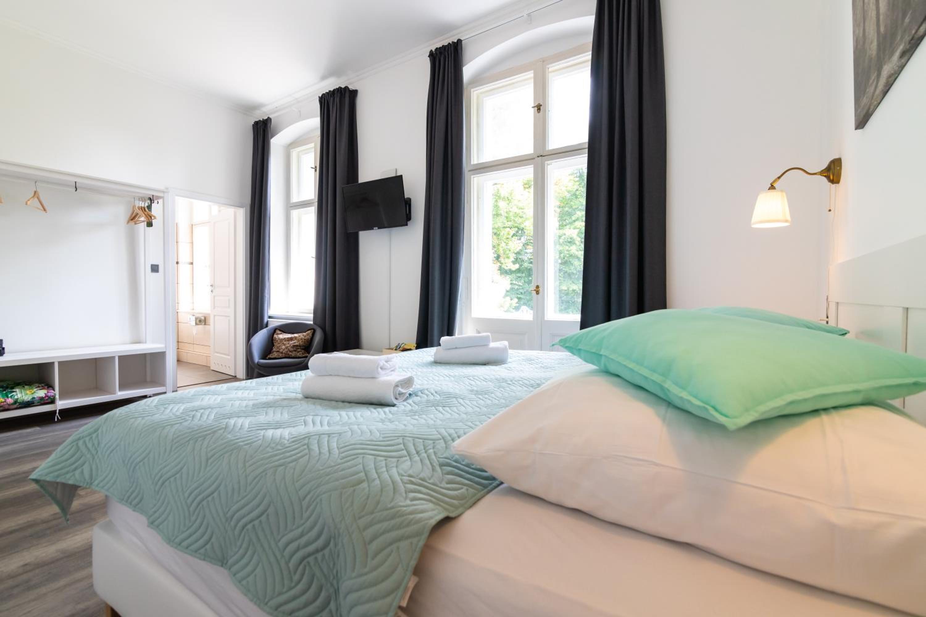 Deluxe Double Room with Balcony - Photo 20