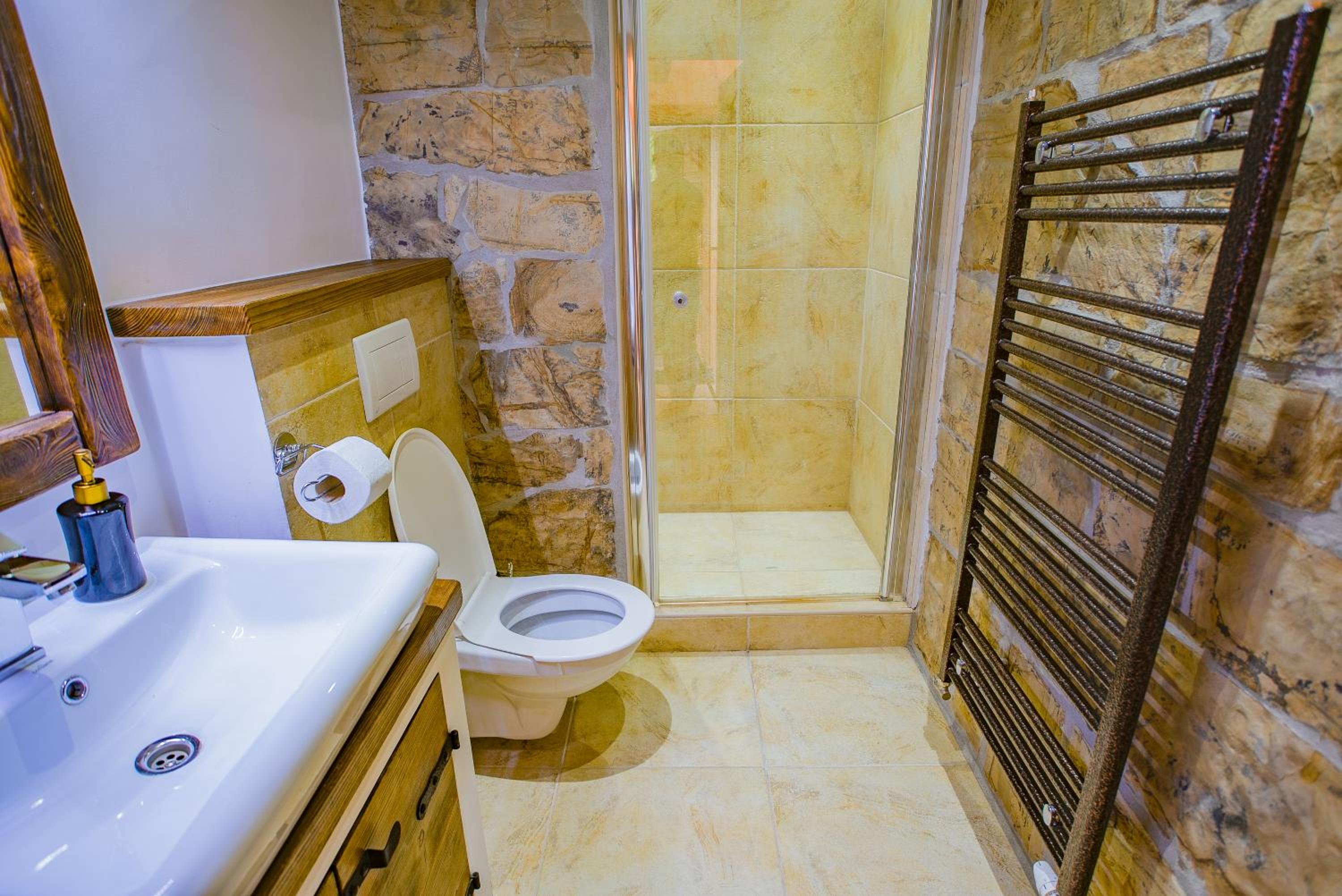 Standard Twin Room - Photo 4