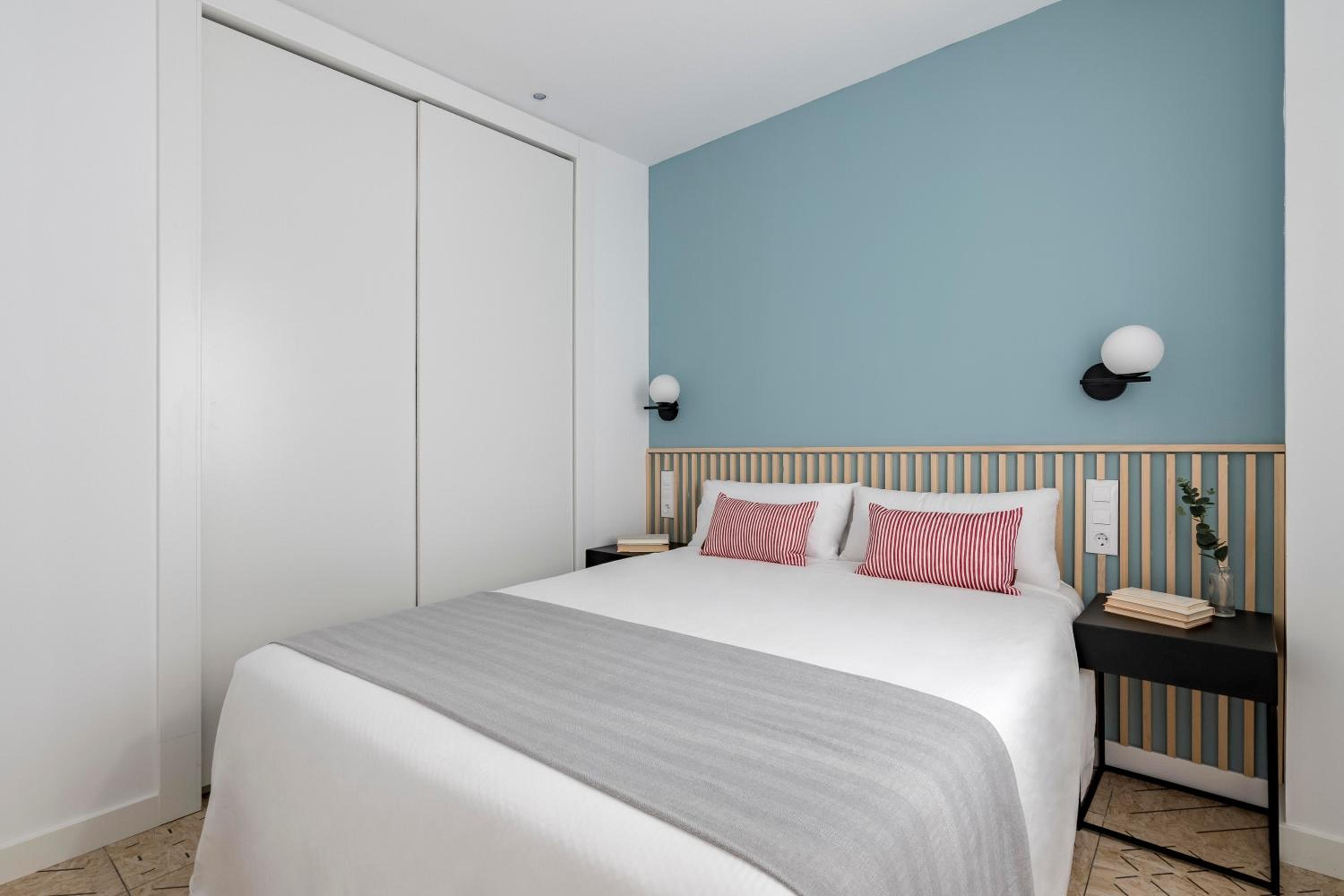 Three-Bedroom Apartment (8 Adults) - Photo 16