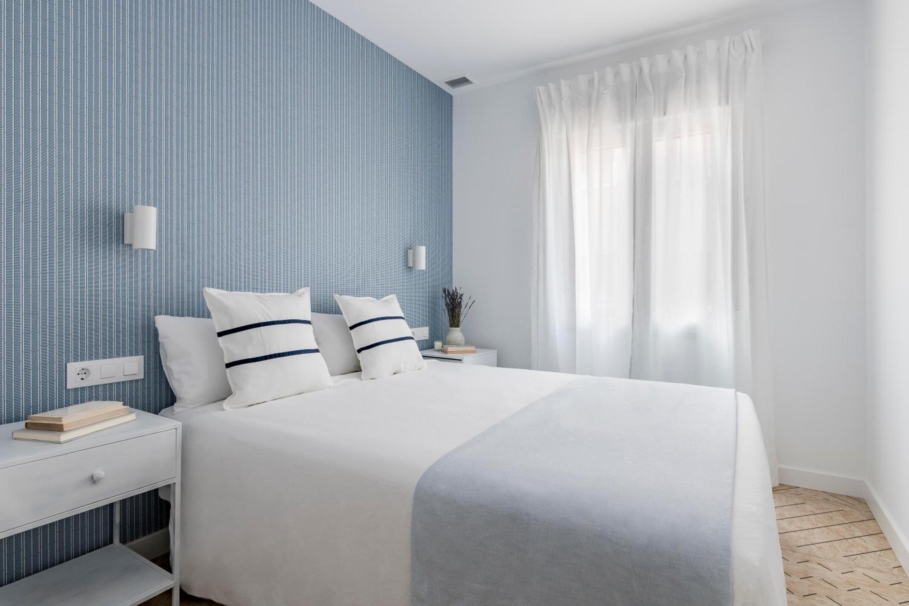 Three-Bedroom Apartment (8 Adults) - Photo 9