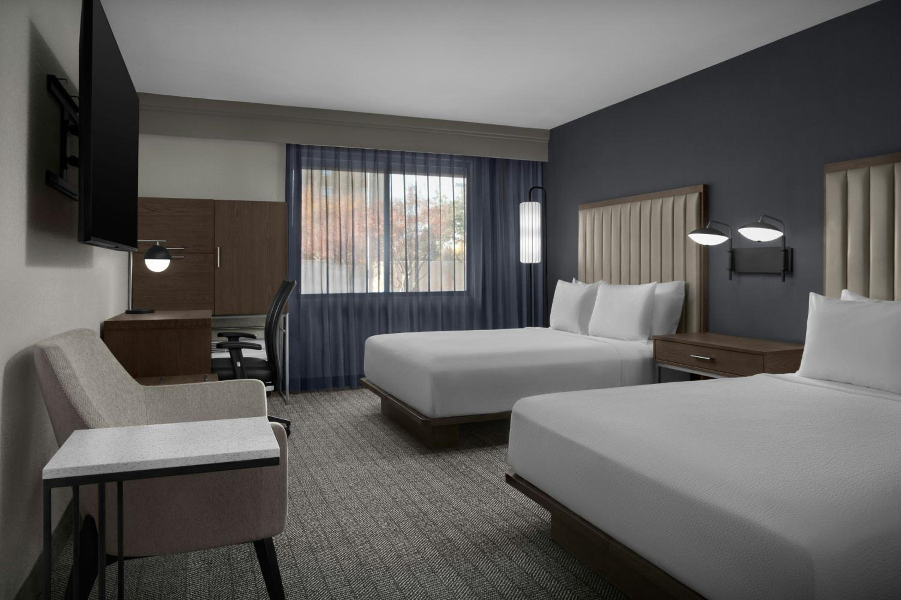 Queen Room with Two Queen Beds photo 1