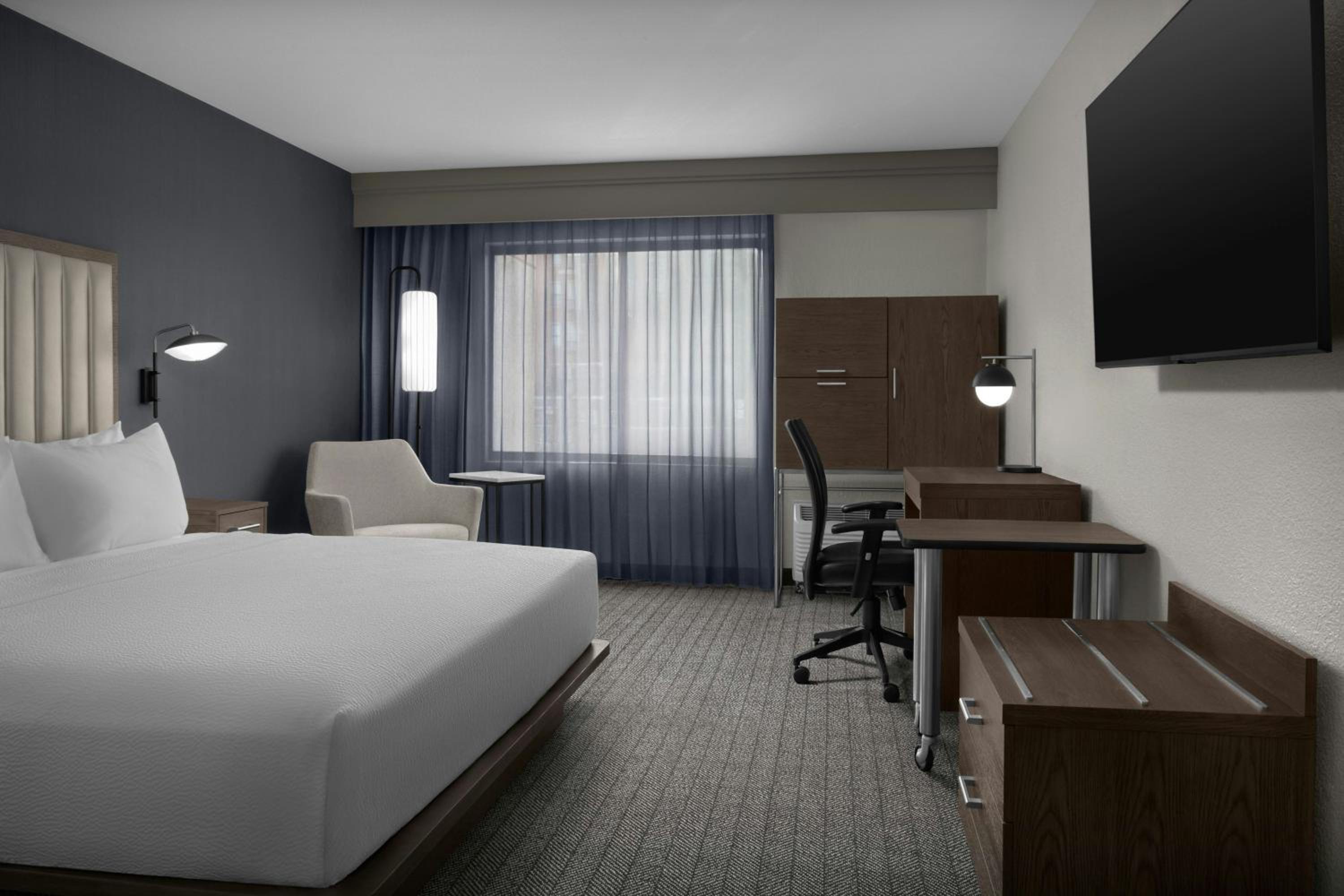 King Room with Sofa Bed - Hearing Accessible photo 1
