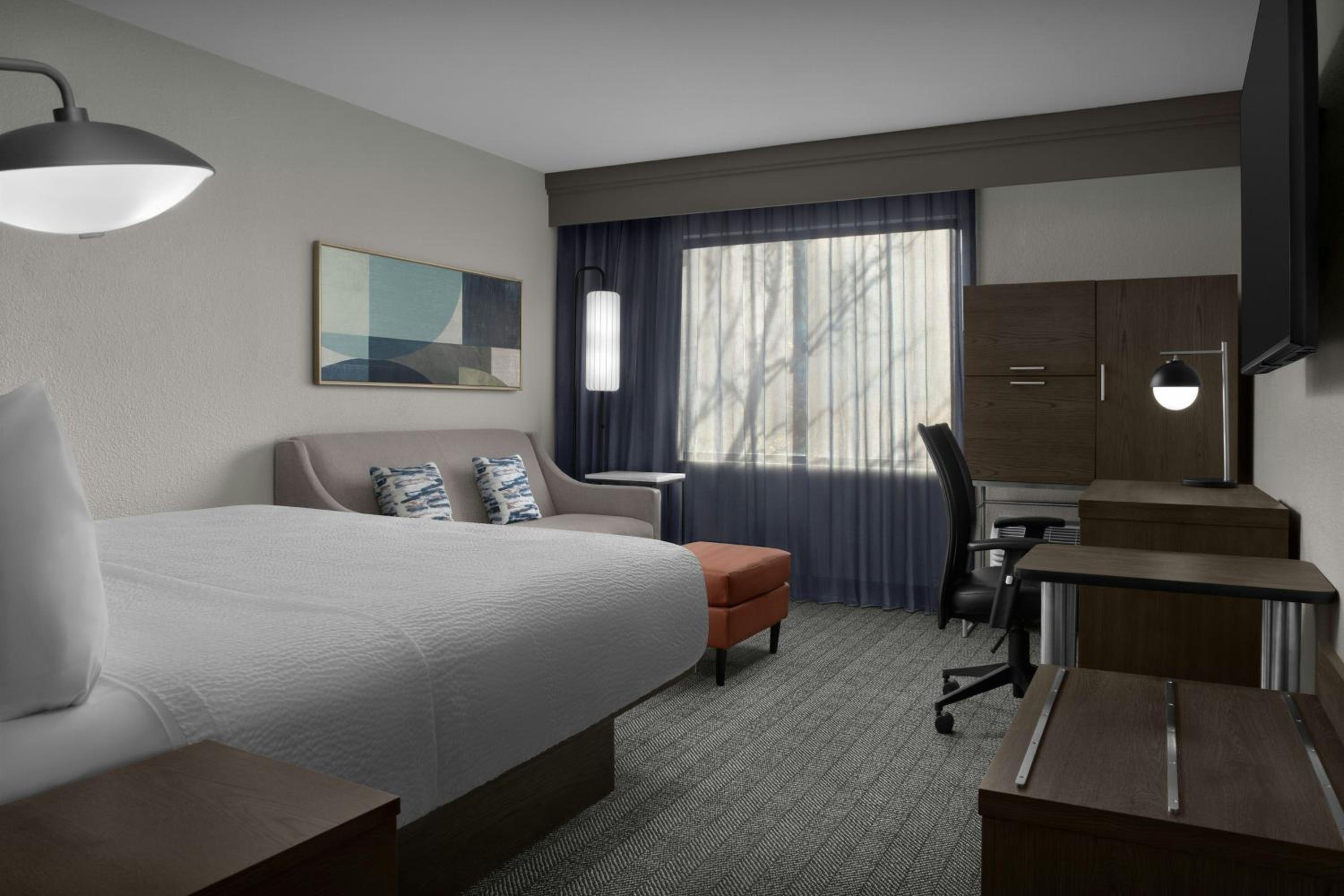 King Room with Sofa Bed - Hearing Accessible photo 2