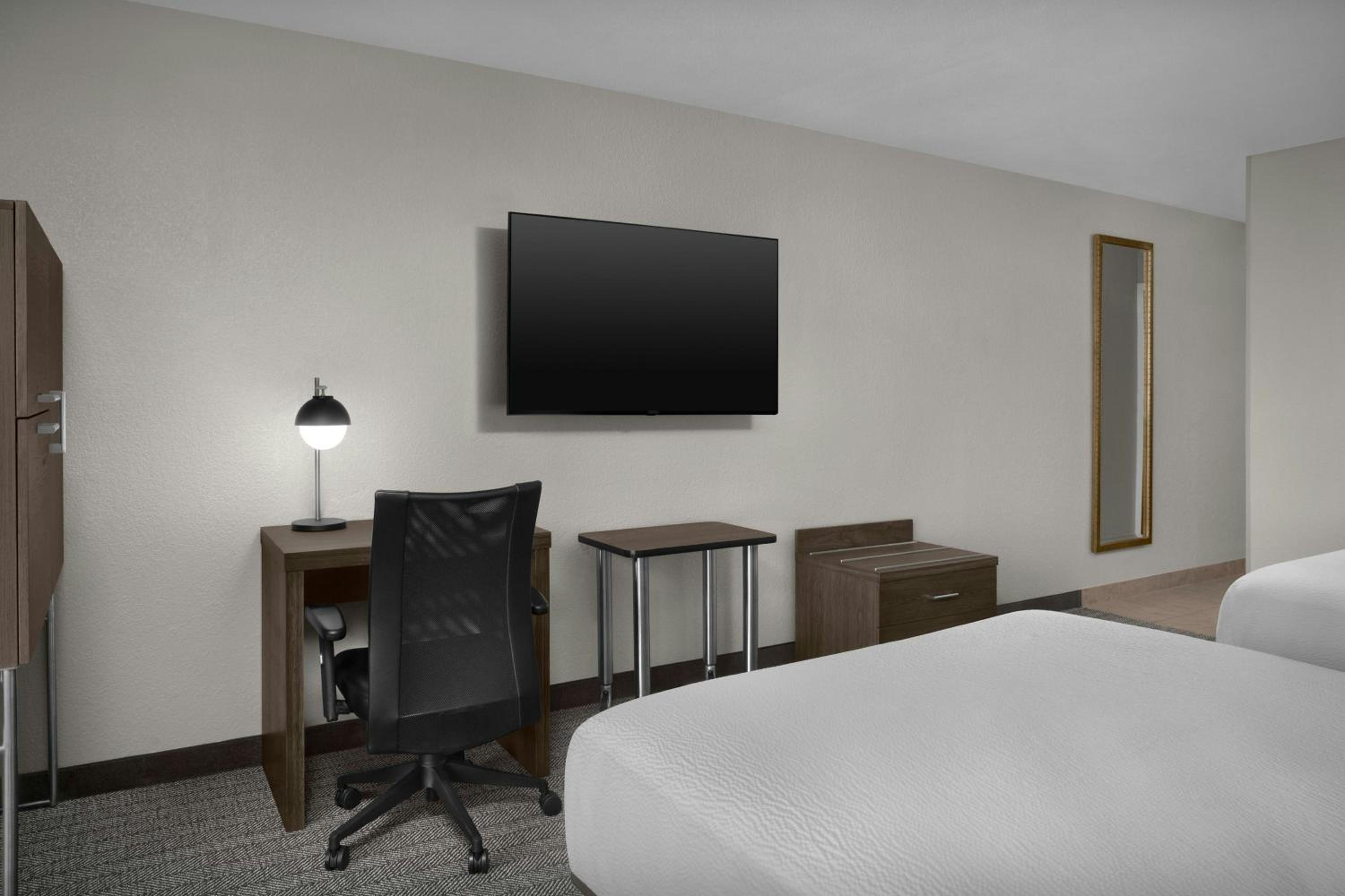 Queen Room with Two Queen Beds - Hearing Accessible photo 3