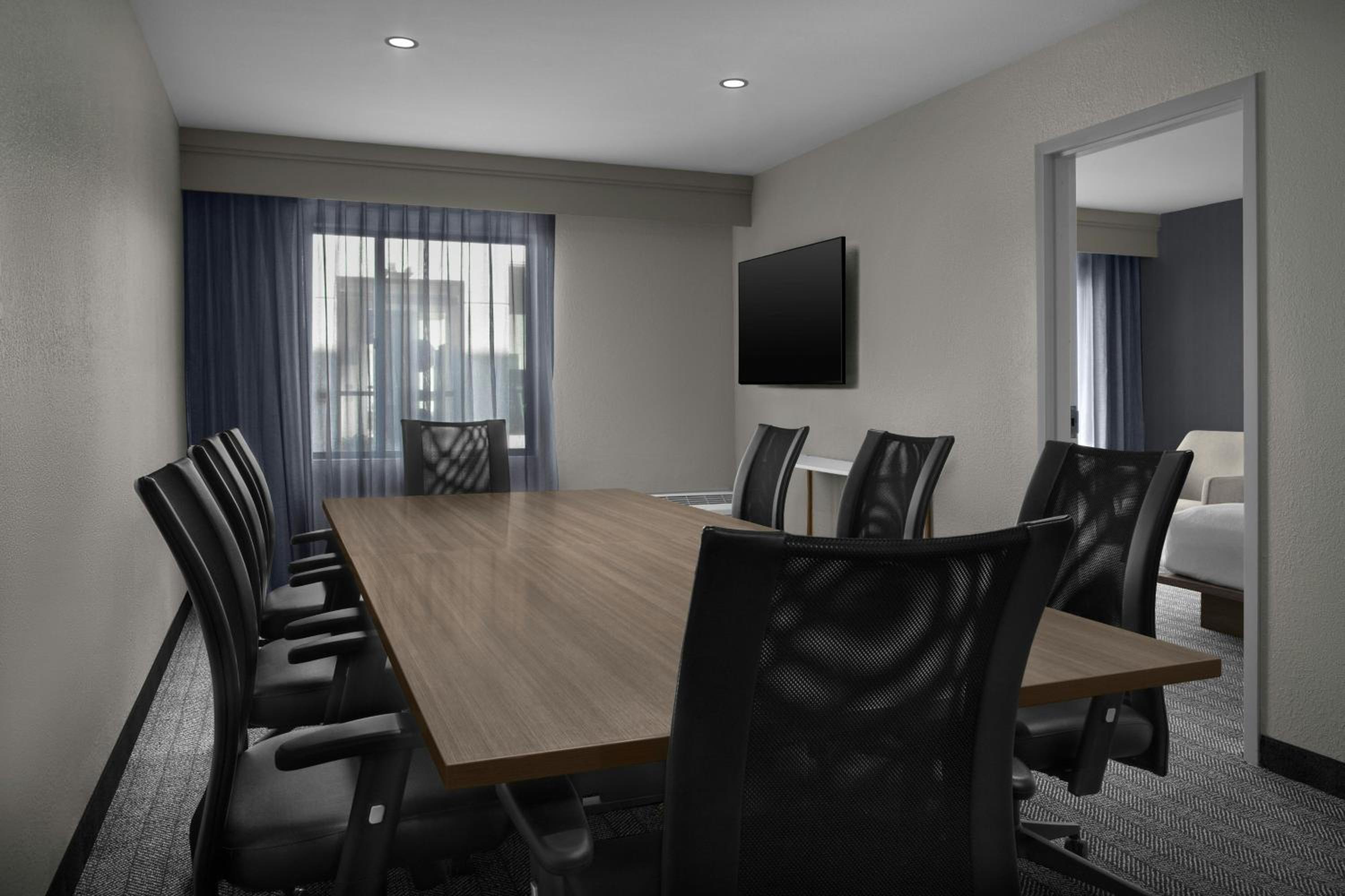 One-Bedroom King Suite photo 2