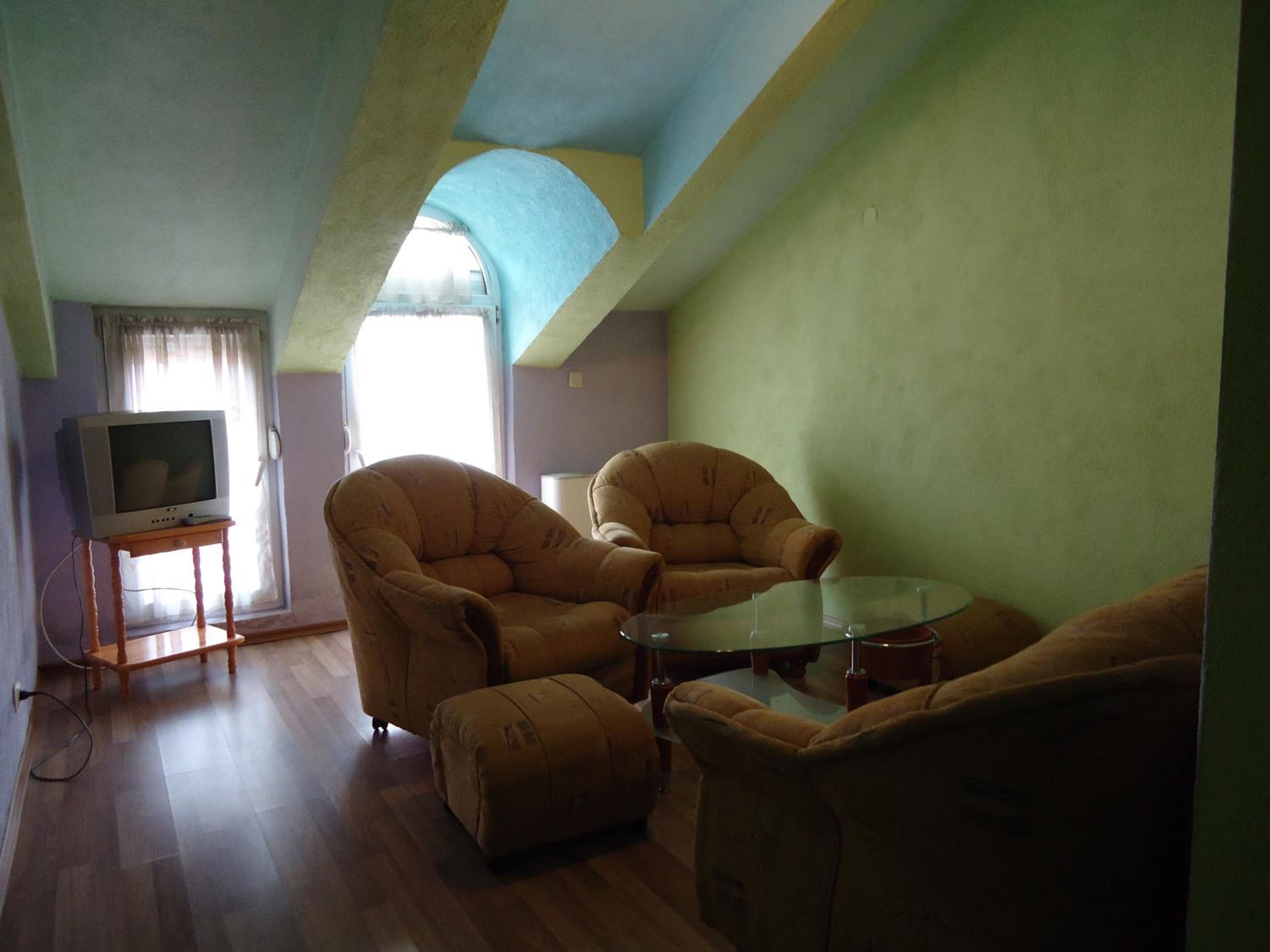 One-Bedroom Suite with Balcony photo 2