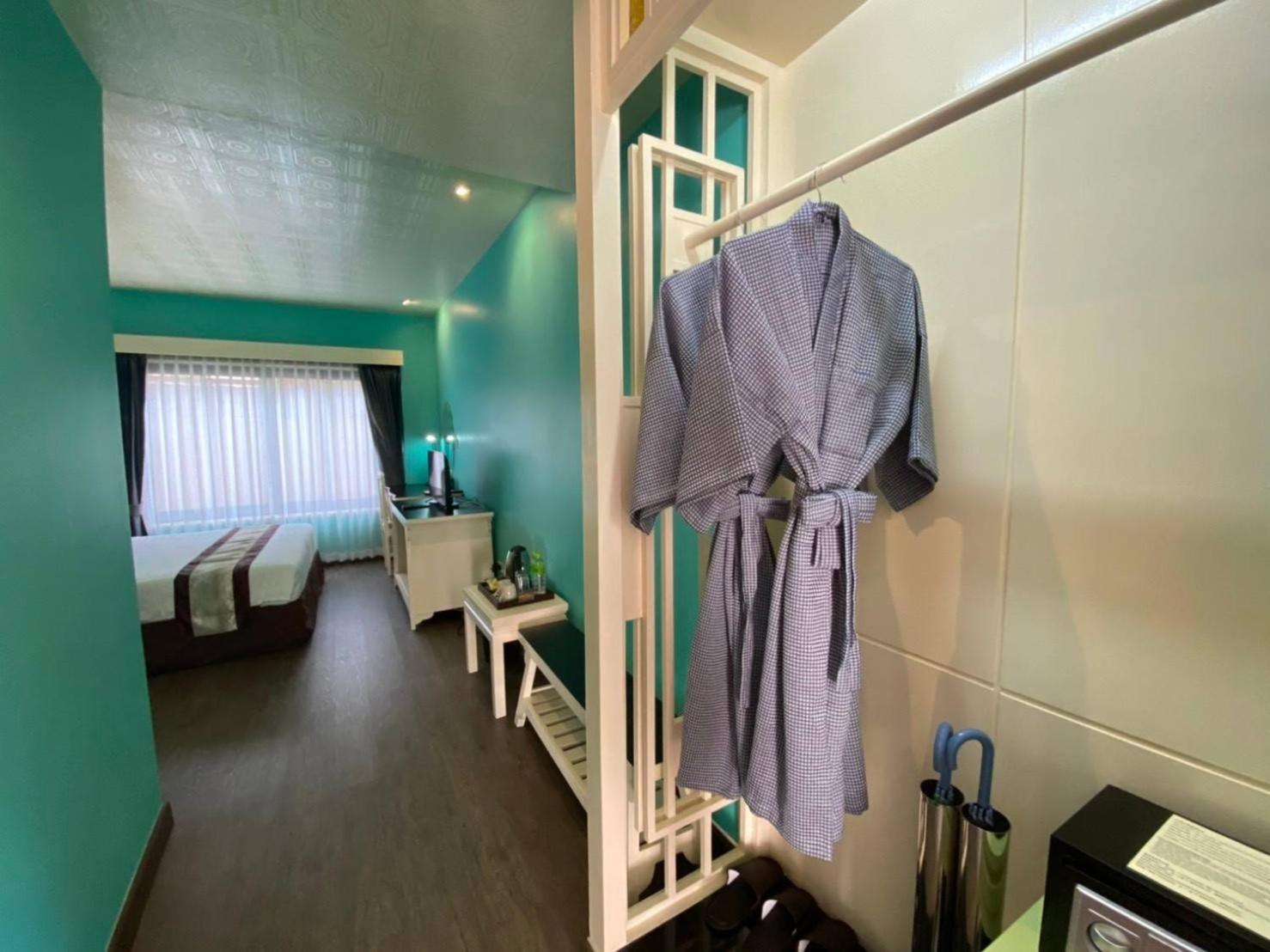 Executive Suite - Photo 12