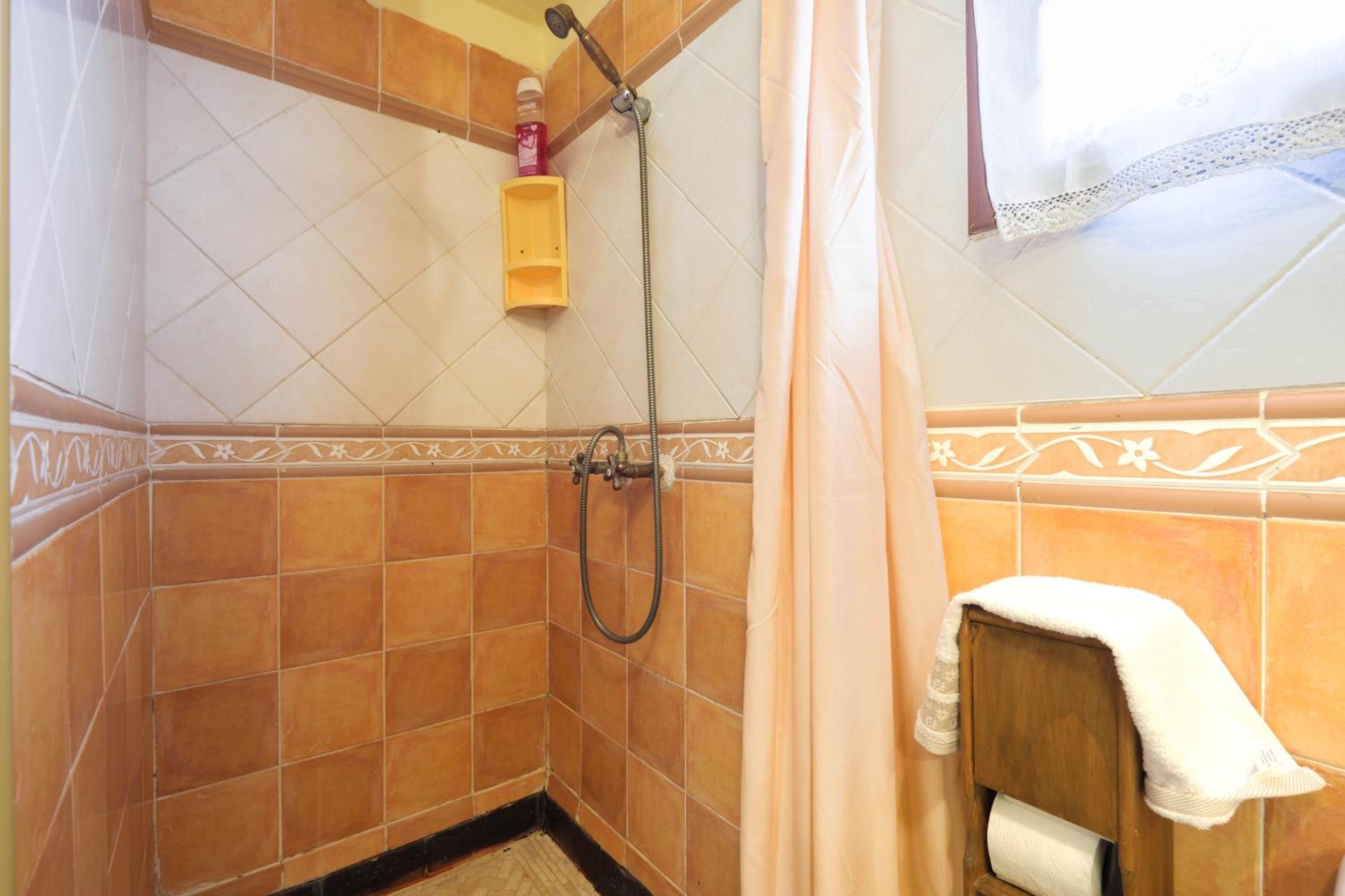 One-Bedroom House - Photo 11