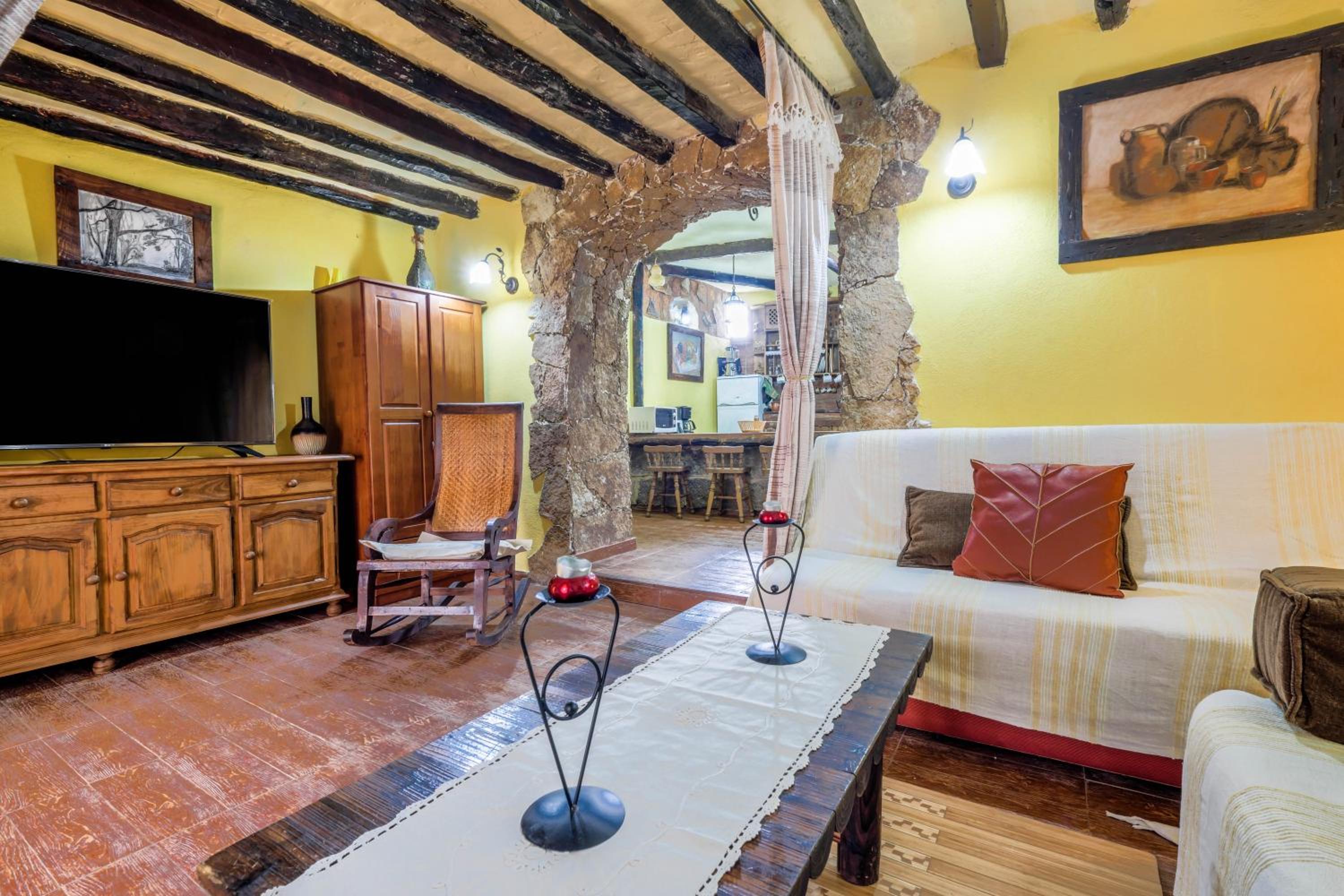 One-Bedroom House - Photo 2