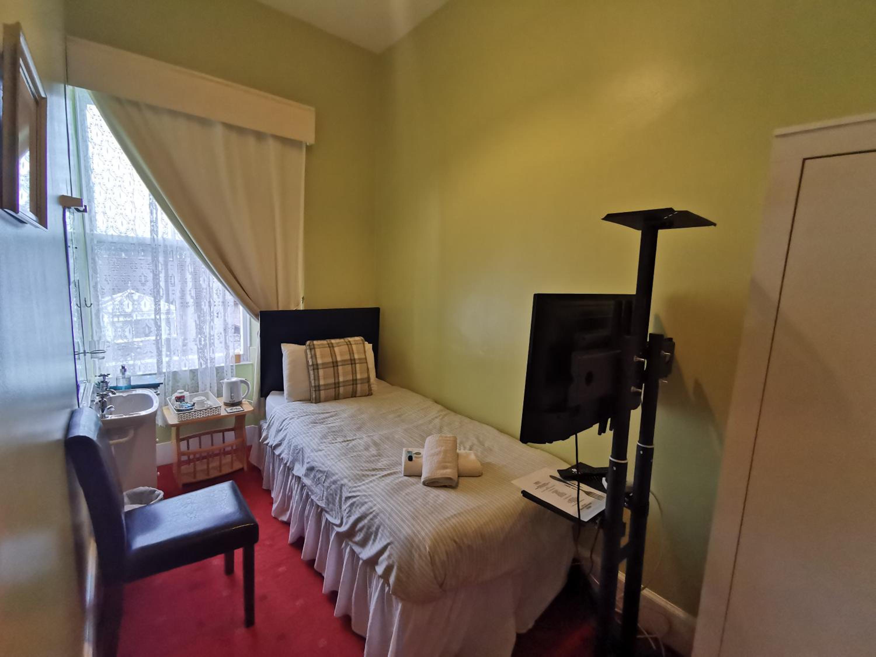 Single Room with Shared Bathroom photo 2