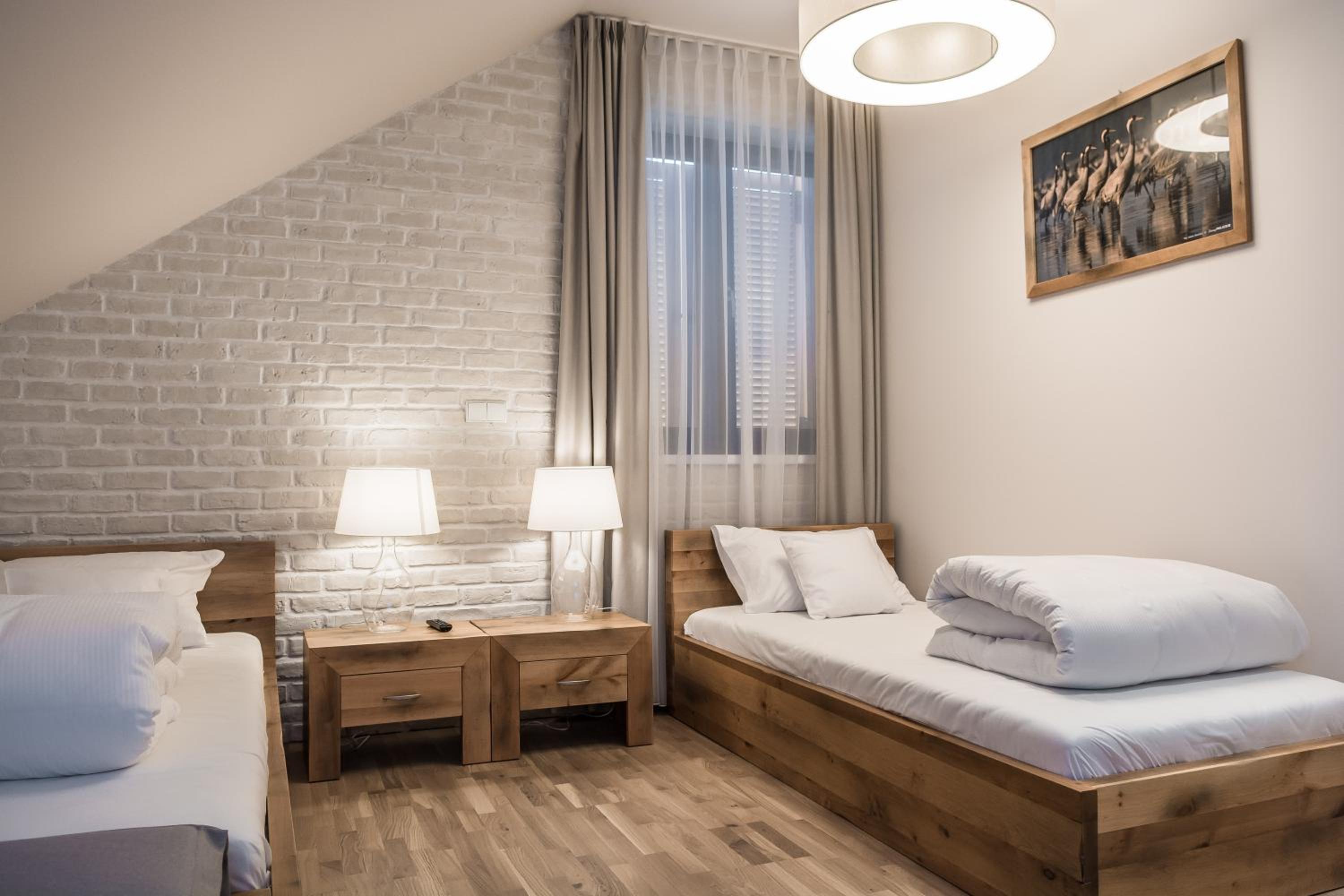 Standard Twin Room - Photo 1