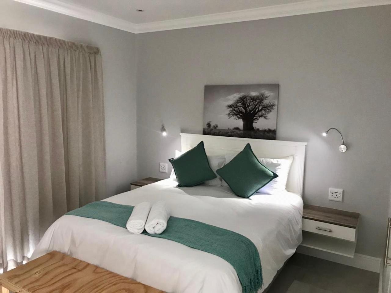 Twin Room with Private Bathroom - Photo 1