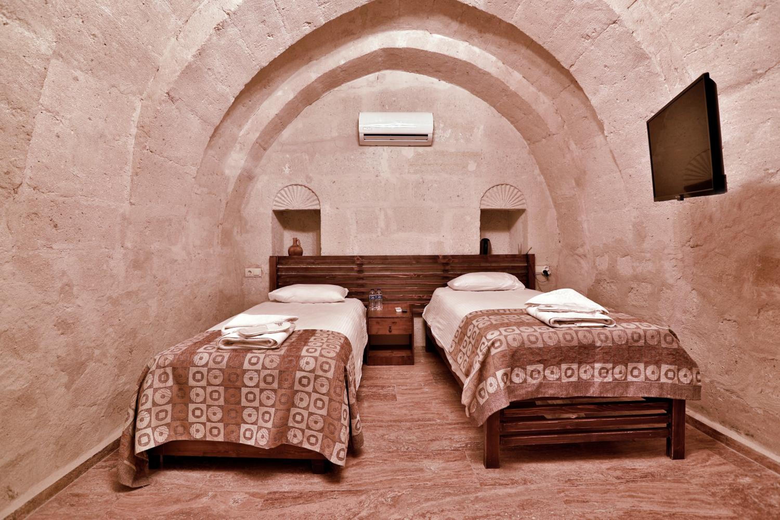 Budget Twin Room - Photo 3