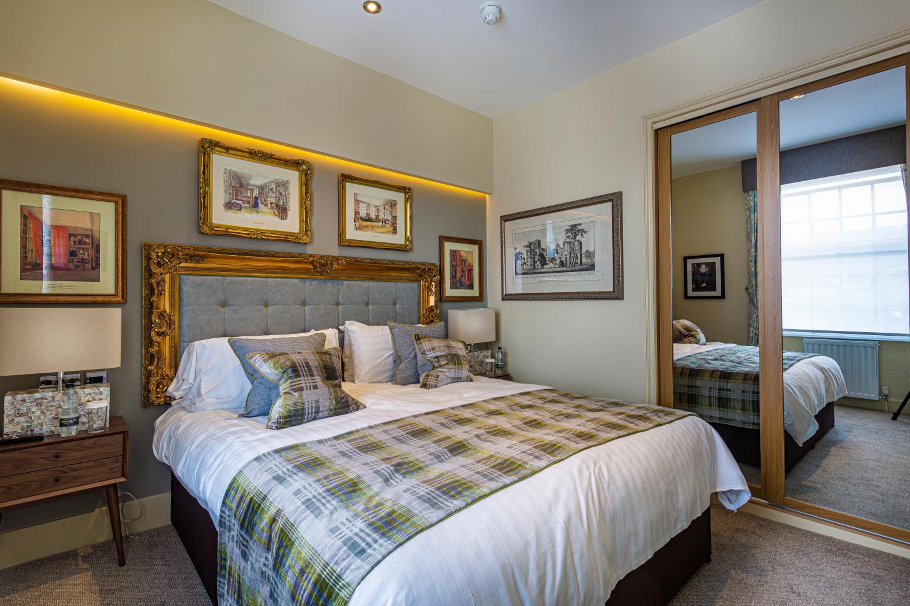 Deluxe Suite photo 2