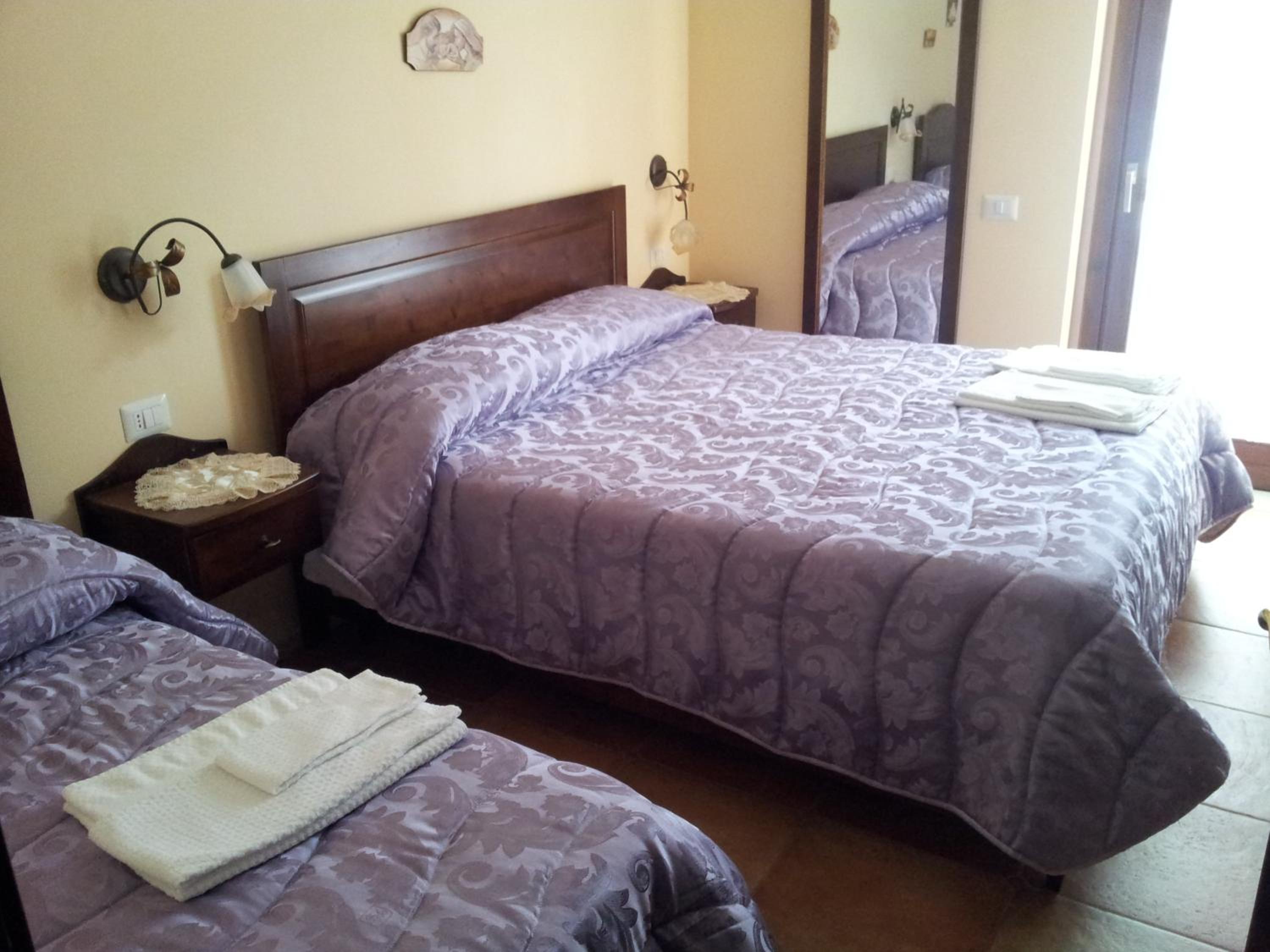 Basic Triple Room photo 1