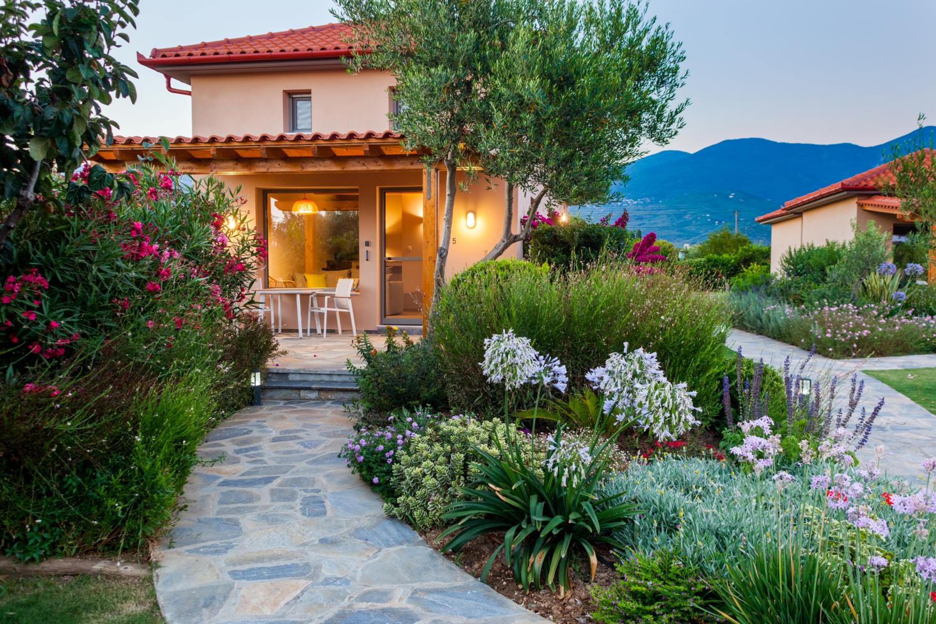 One-Bedroom Cottage - 5 - Photo 3